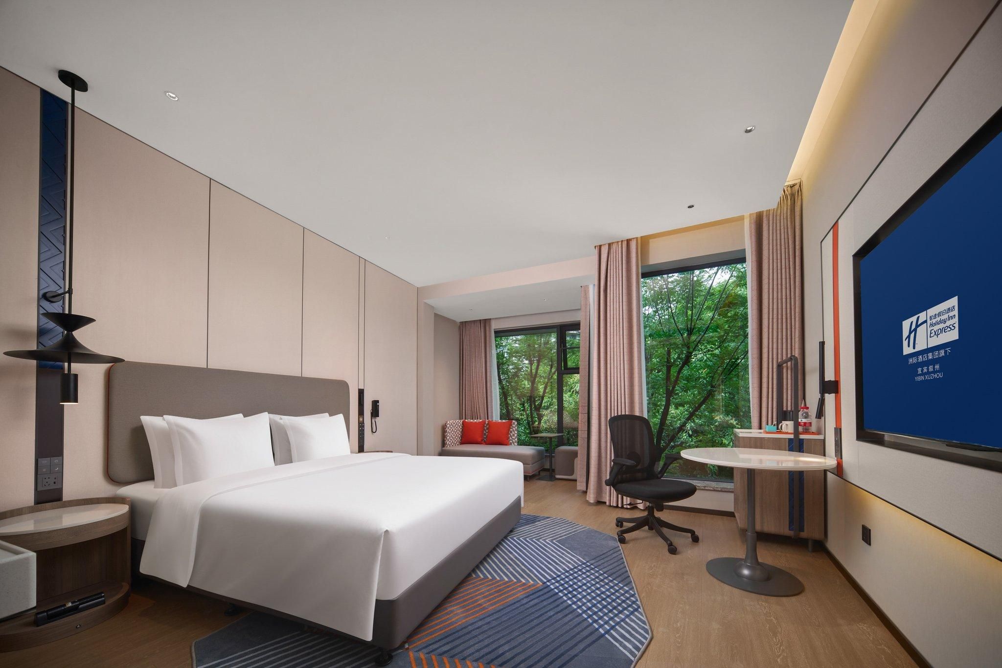 1 King Standard Extra Floor Space