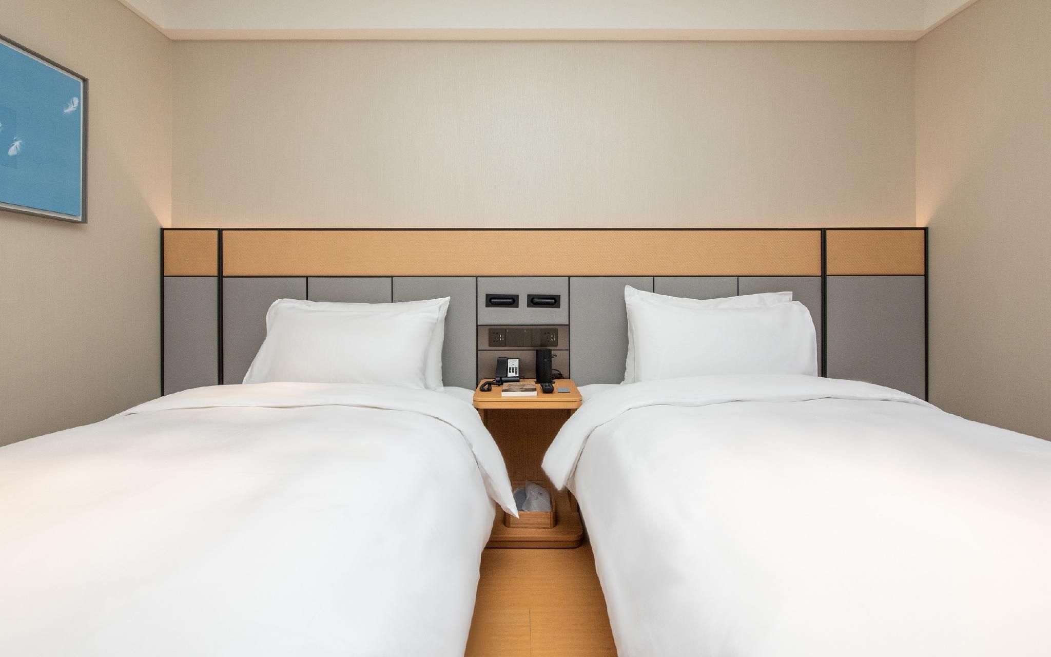 Ji Hotel Yibin West Railway Station City View Twin Room 3