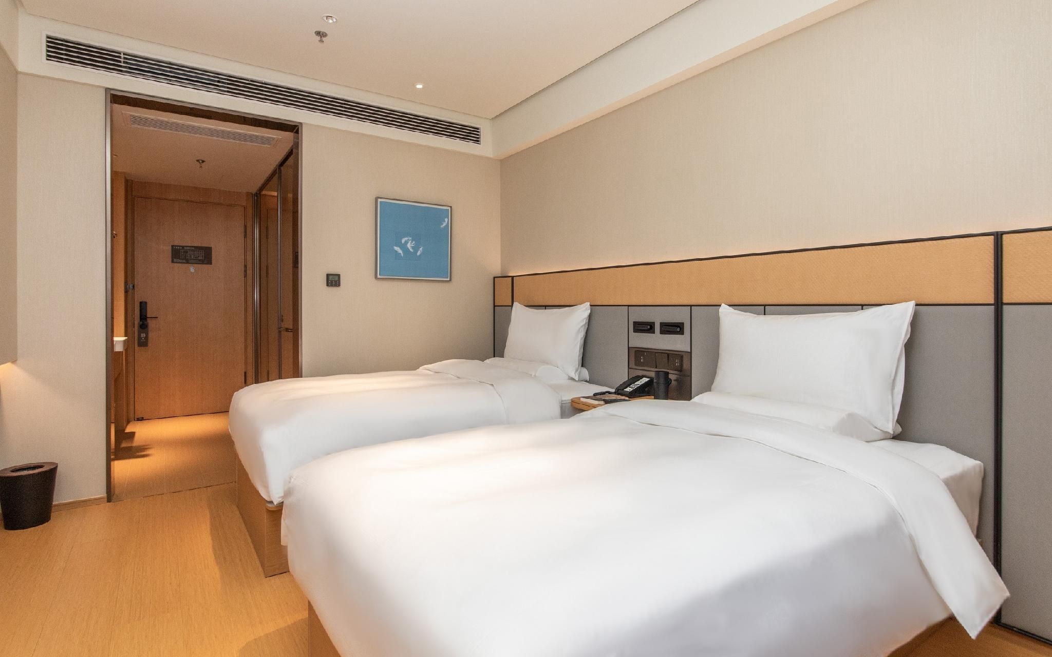 Pressure Release Twin Room with Mountain View