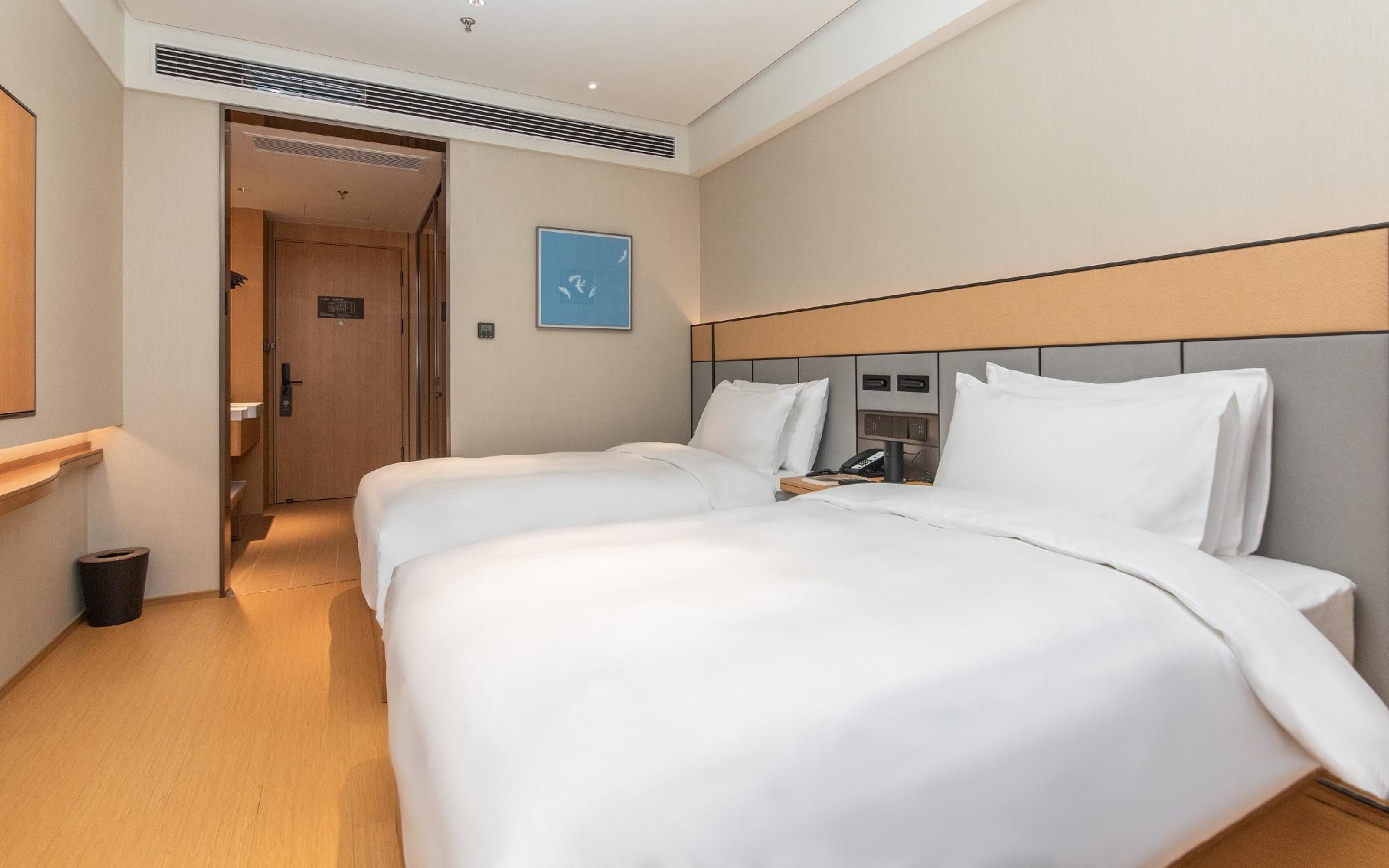 Ji Hotel Yibin West Railway Station City View Twin Room 2