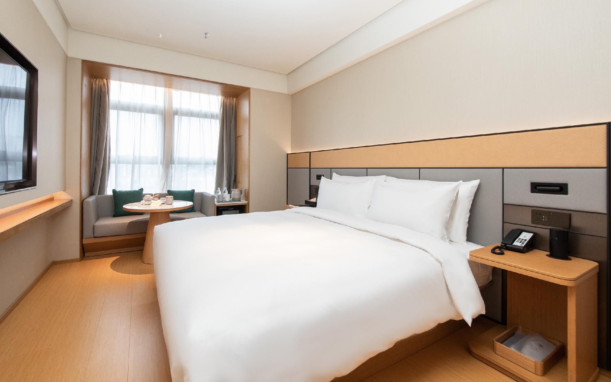 Ji Hotel Yibin West Railway Station Superior Queen Room with City View