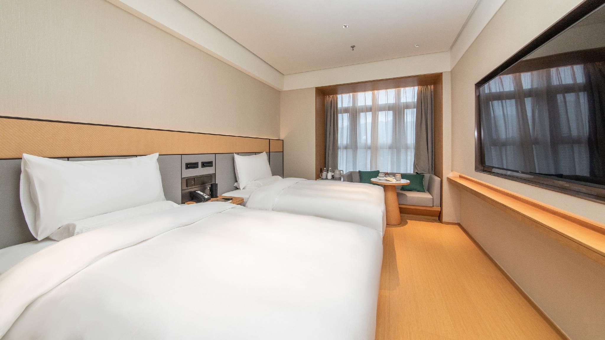 Pressure Release Twin Room with Mountain View