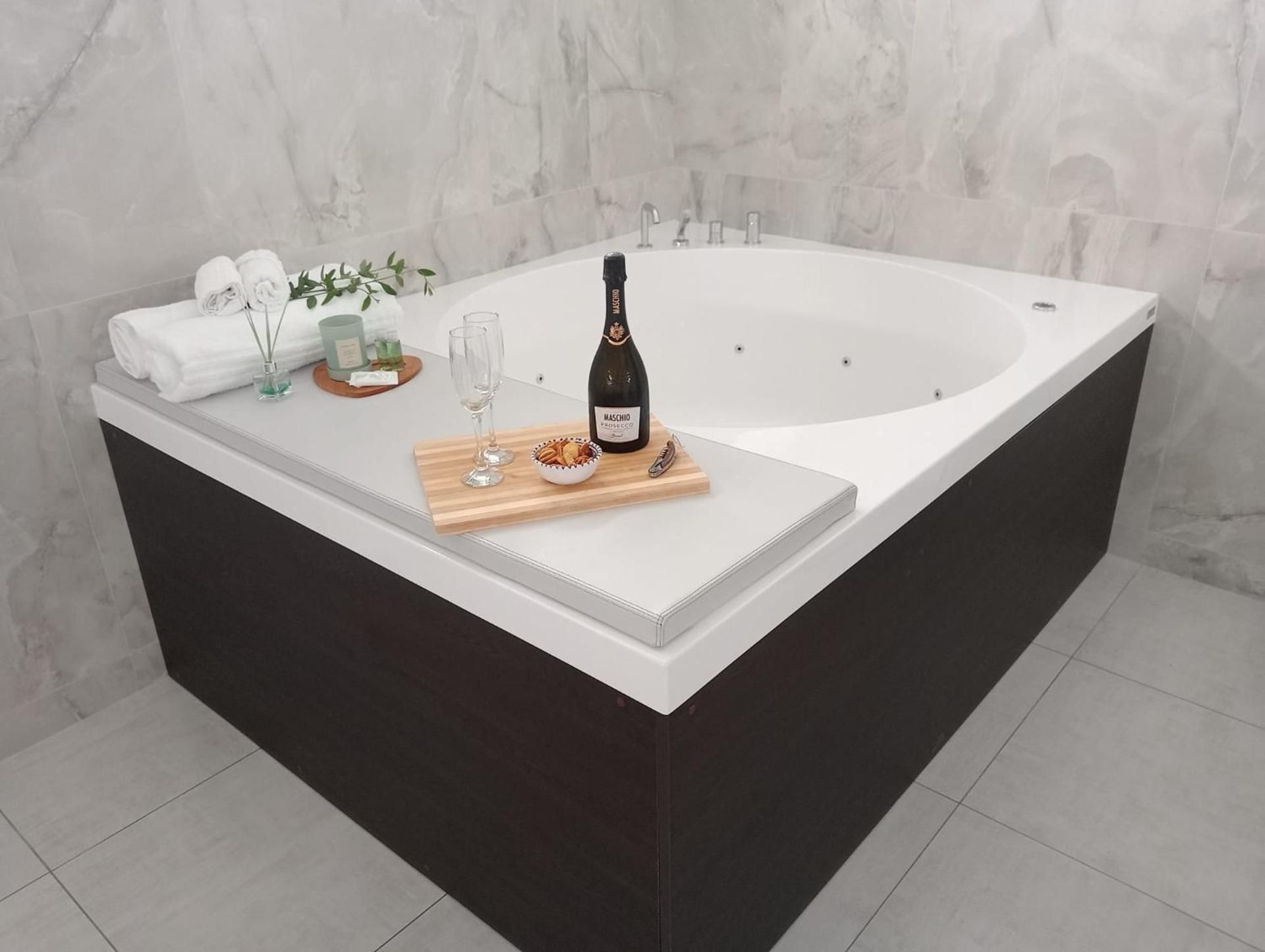Suite with Hot Tub