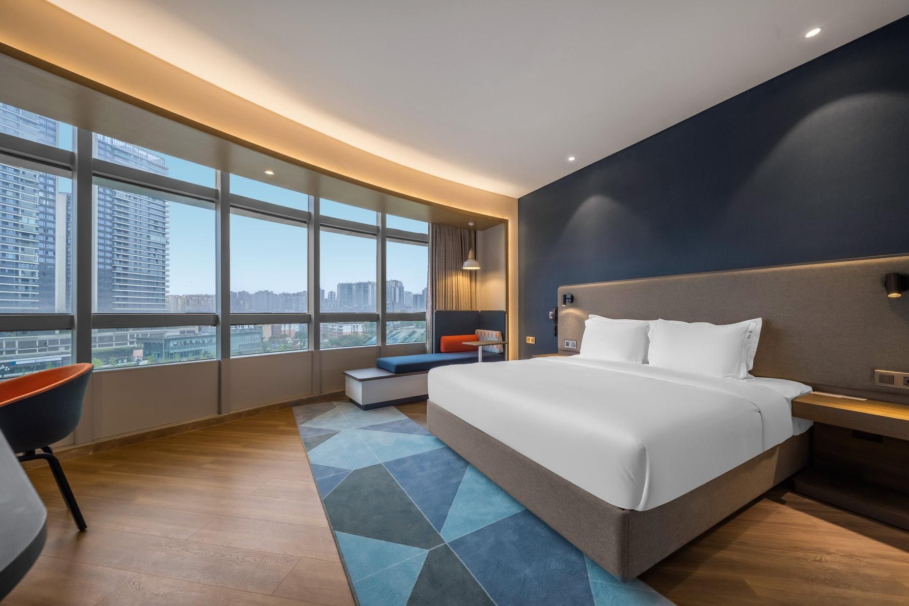 1 King Standard Extra Fl Space