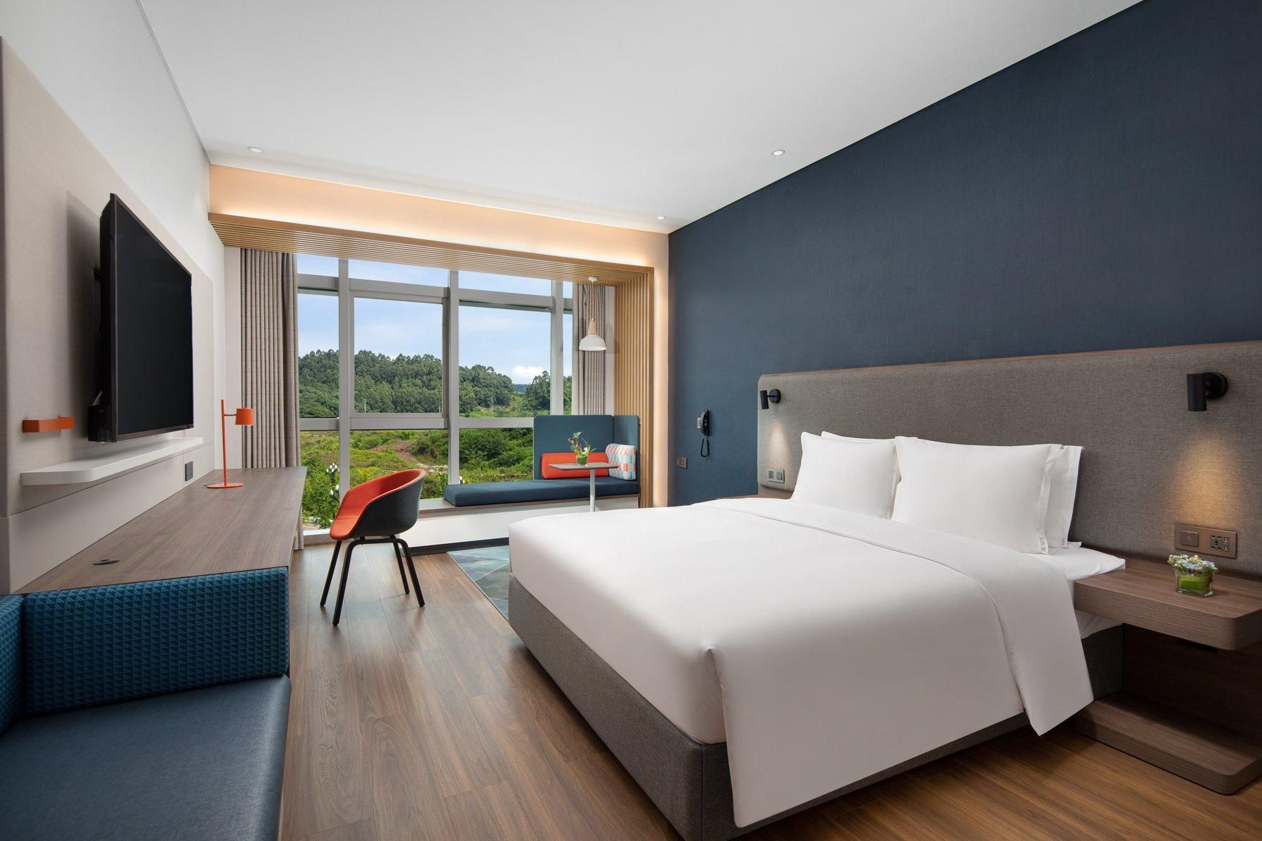 1 King Standard Courtyard View