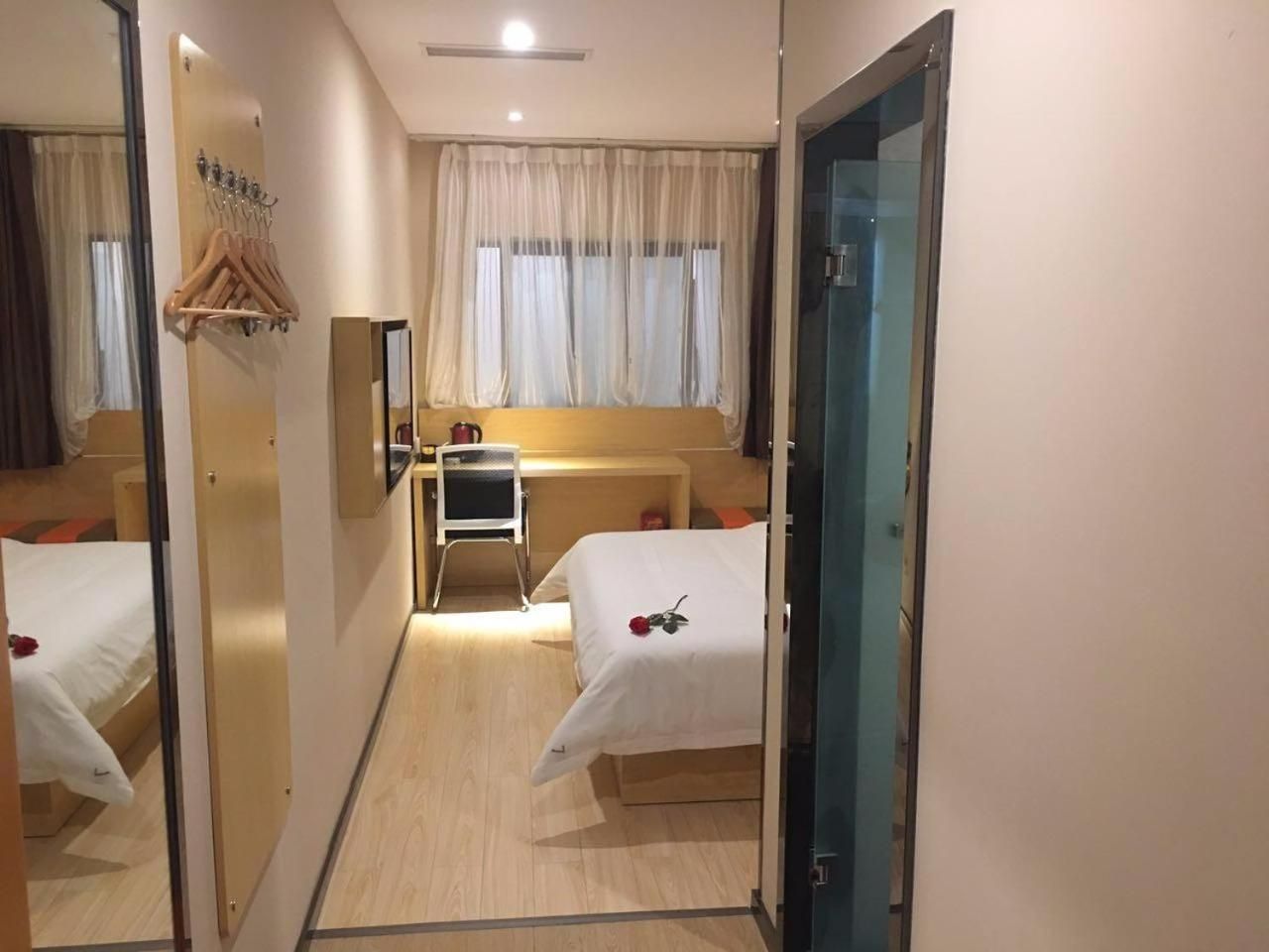 Premium Queen Room