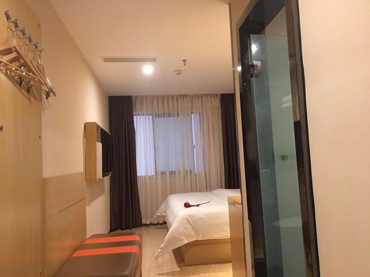 Premium Queen Room