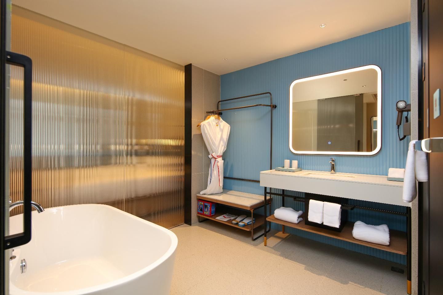 Echarm Hotel Yibin Xuzhou Luhu Palace Dossen - Bed Room with Lake View 2