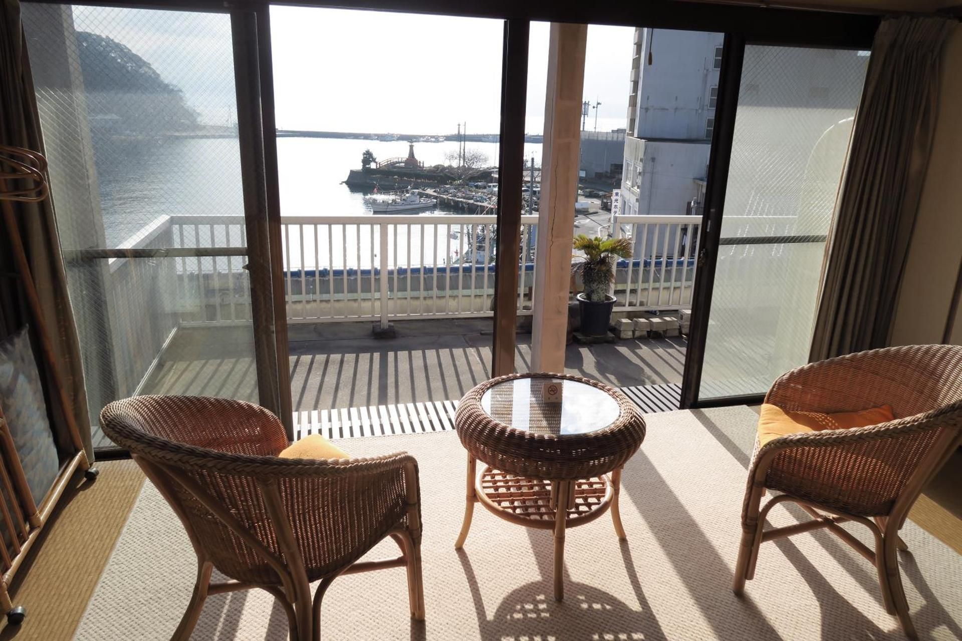 Japanese-Style Twin Room with Private Bathroom - Sea View
