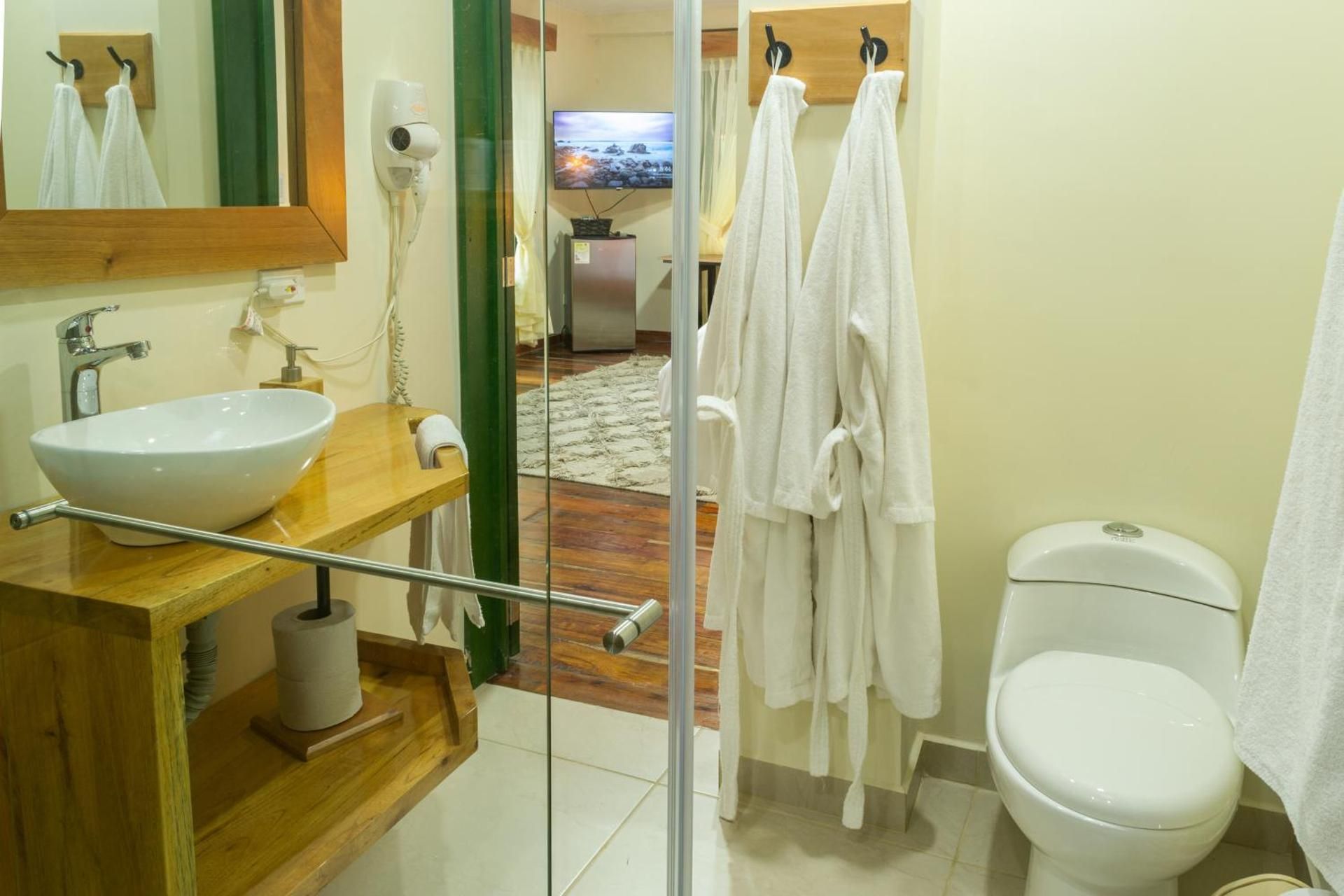 King Suite with Pool View