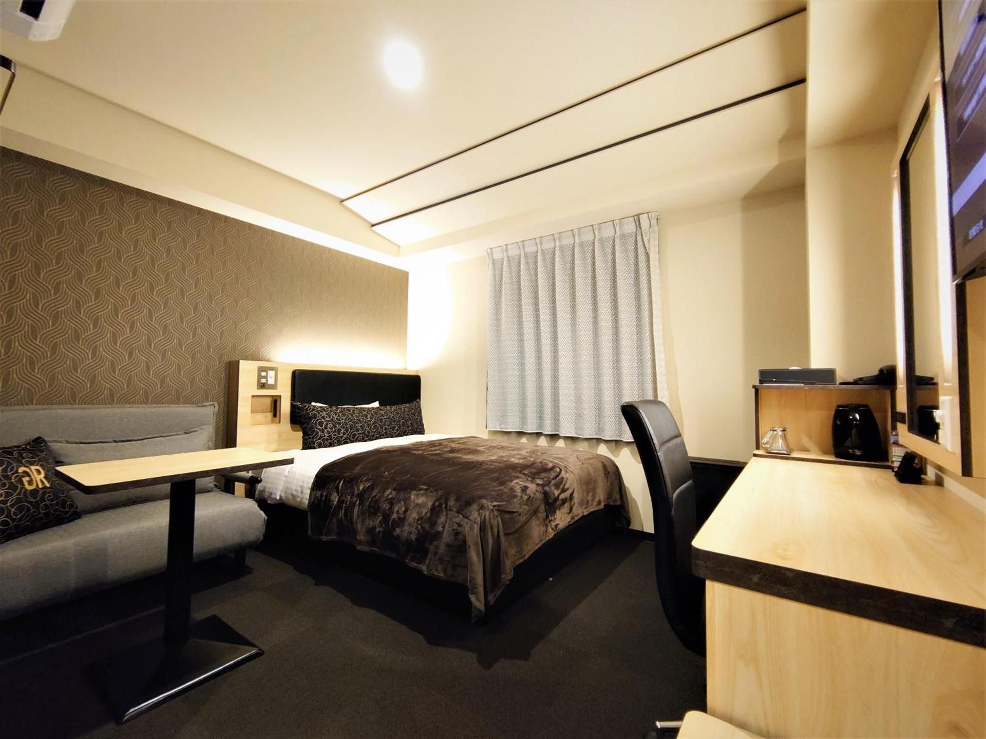 Premium Single Room with Sofa - Non-Smoking