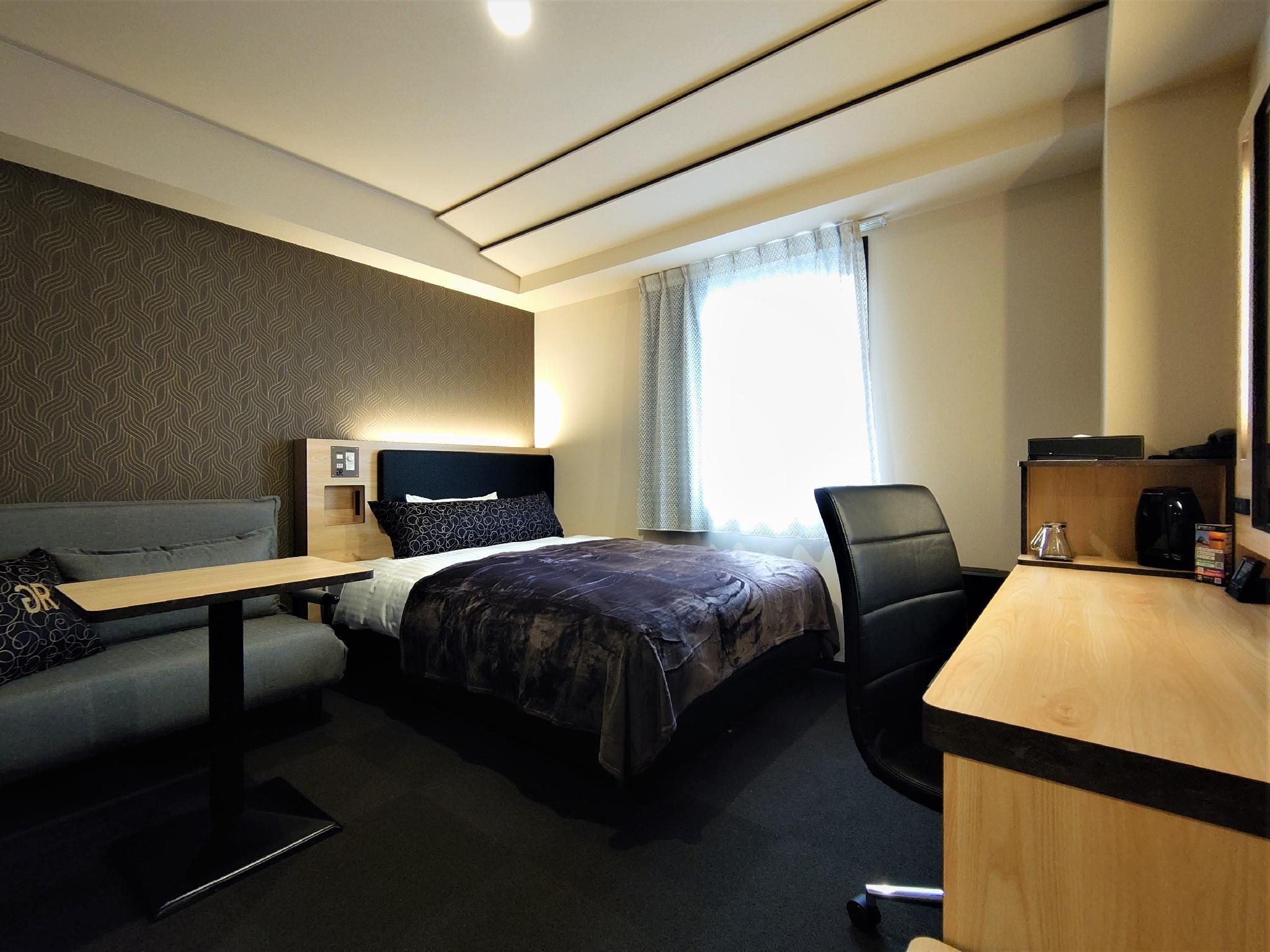 Premium Single Room with Sofa - Smoking