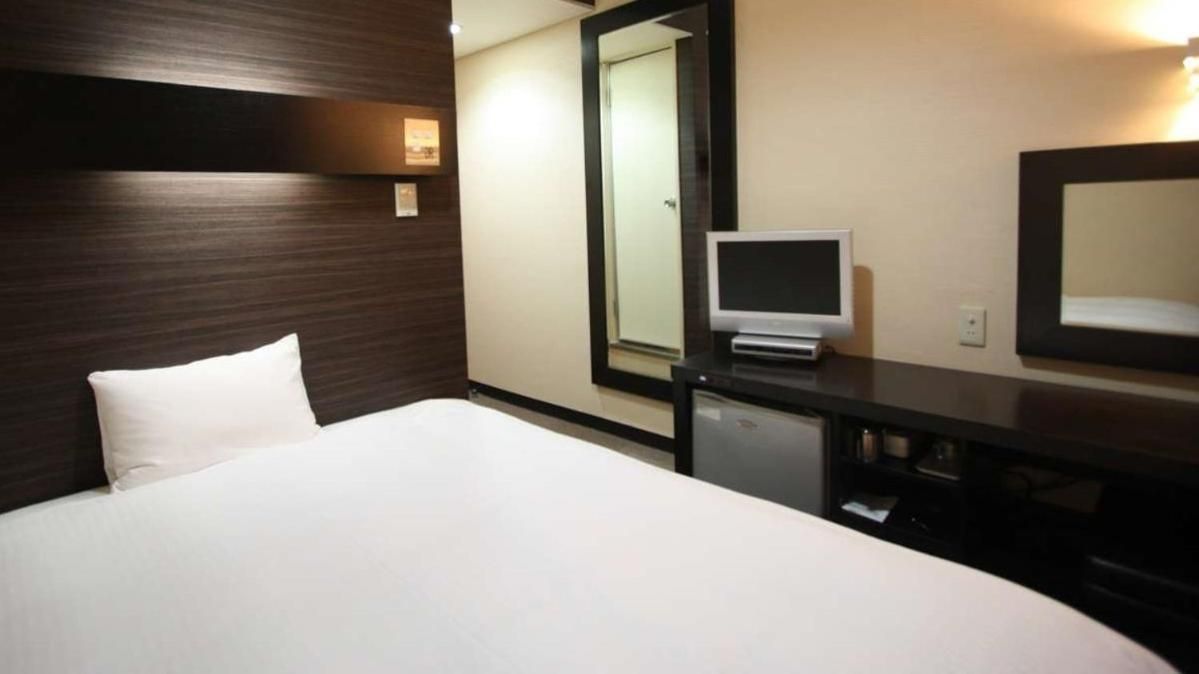 Single Room with Queen Bed with Raised Flooring Area - Smoking