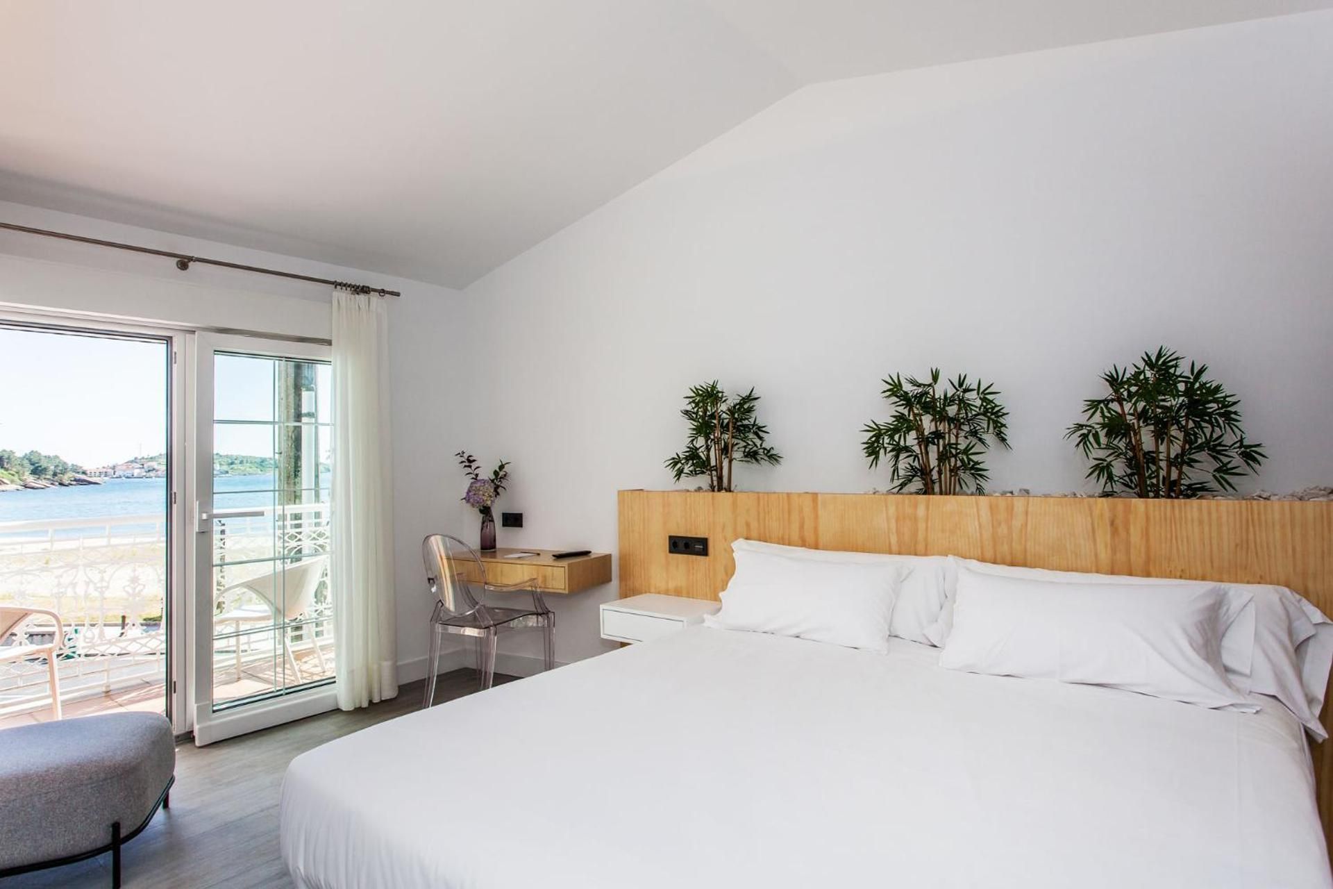 Deluxe Double or Twin Room with Sea View