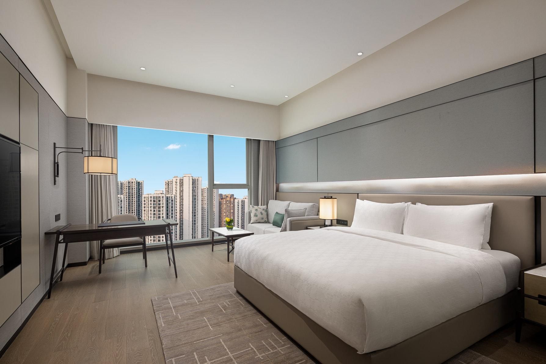 1 King Standard High Floor Lounge Access