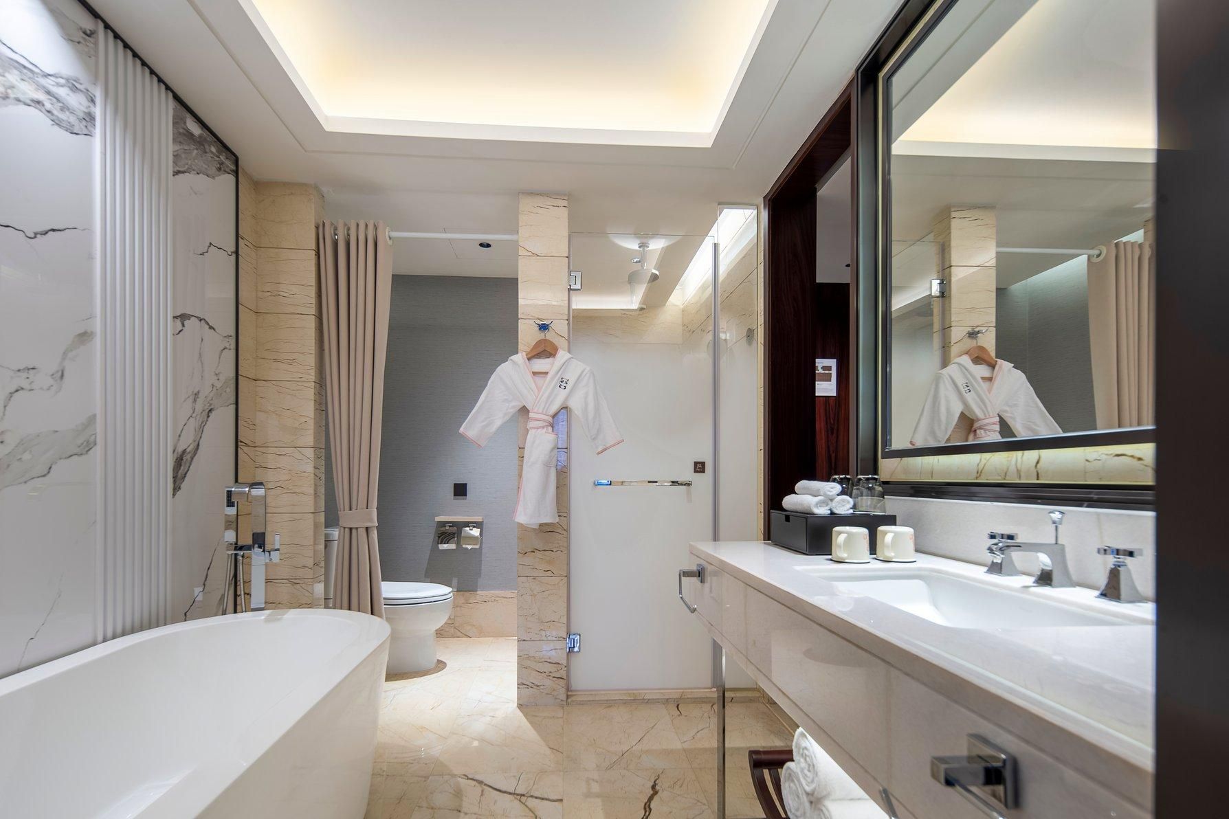 Hualuxe Leshan By IHG 1 King 1 Bunk Standard Outdoor Living Area 3