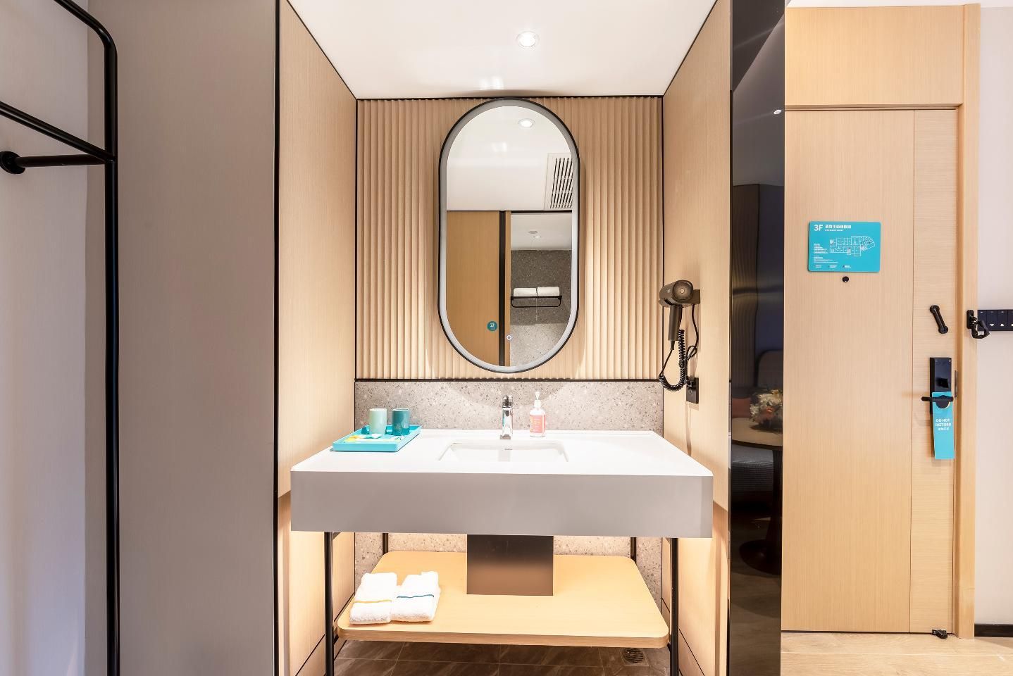 Dossen - Bed Room With City View