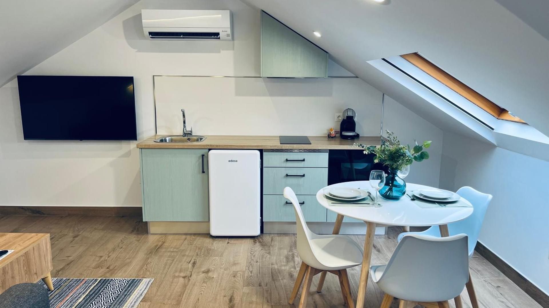 Lar de Canedo Suite with Hot Tub 3