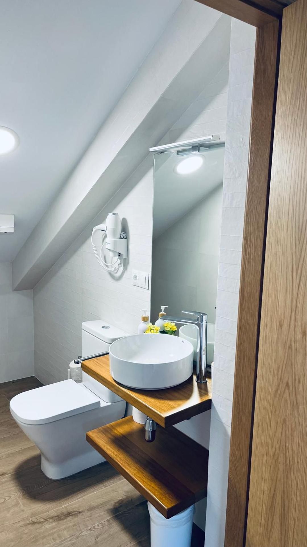 Lar de Canedo Suite with Hot Tub 2