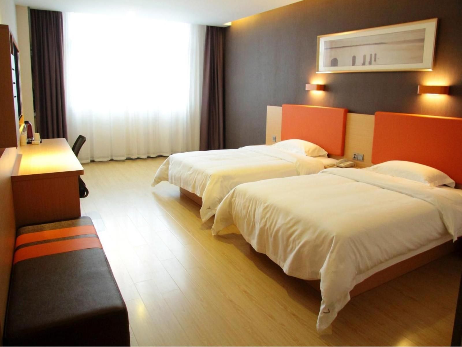 7 Days Premium·Leshan Qianwei Fengye Fortune Plaza Premium Deluxe Twin Room