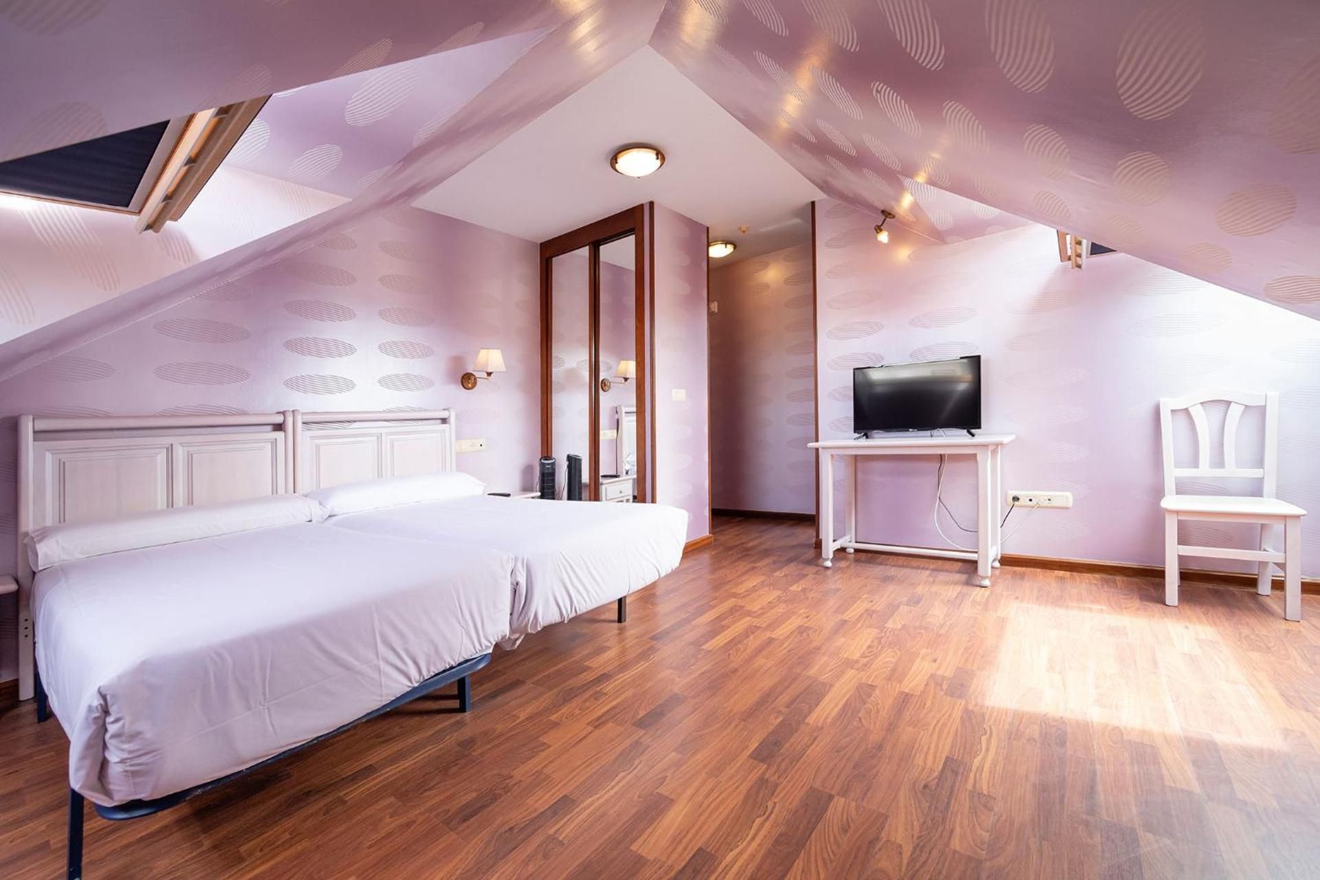 Standard Twin Room with Sea View