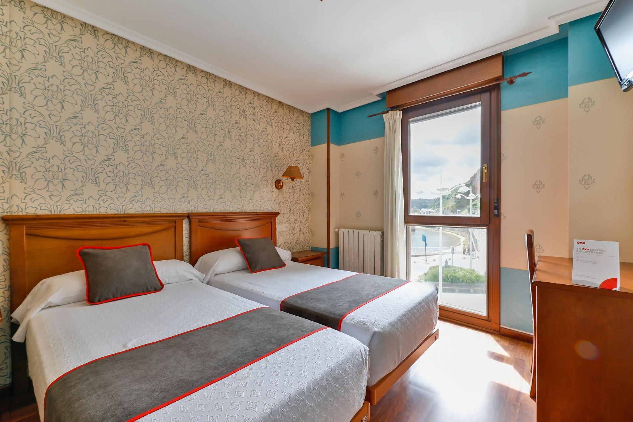 Standard Twin Room with Sea View
