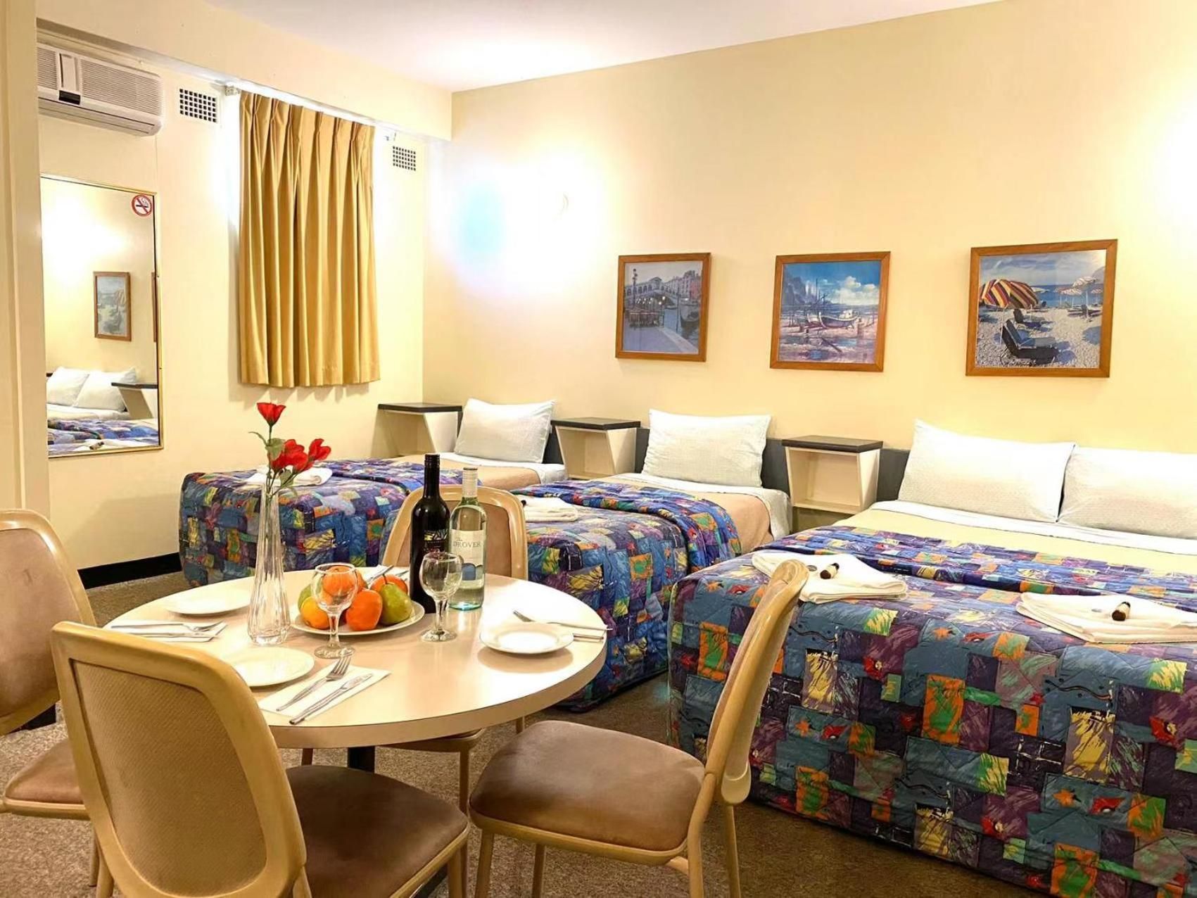 Gateway Motor Inn Family Room