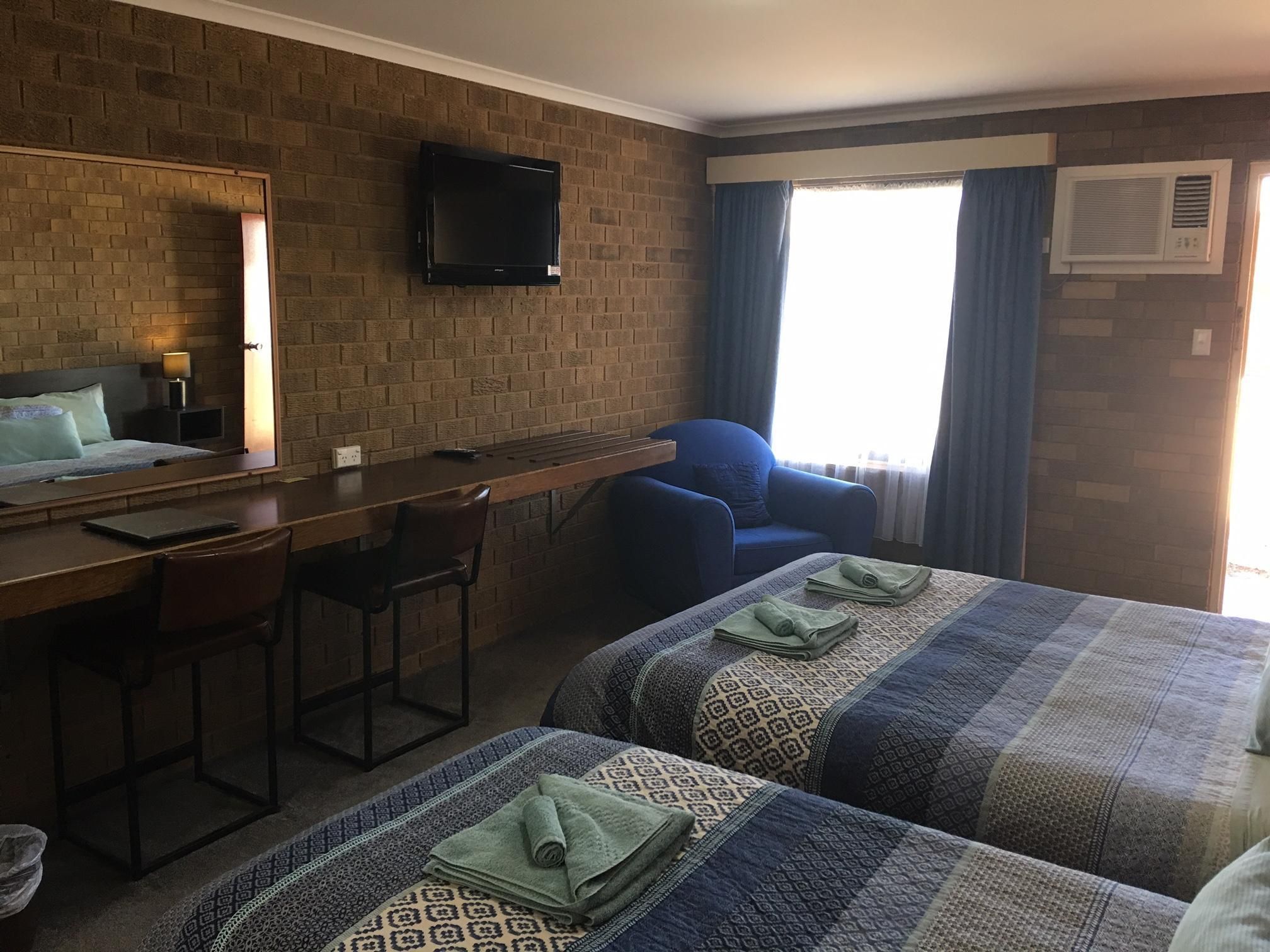 Camellia Motel Standard Twin 2