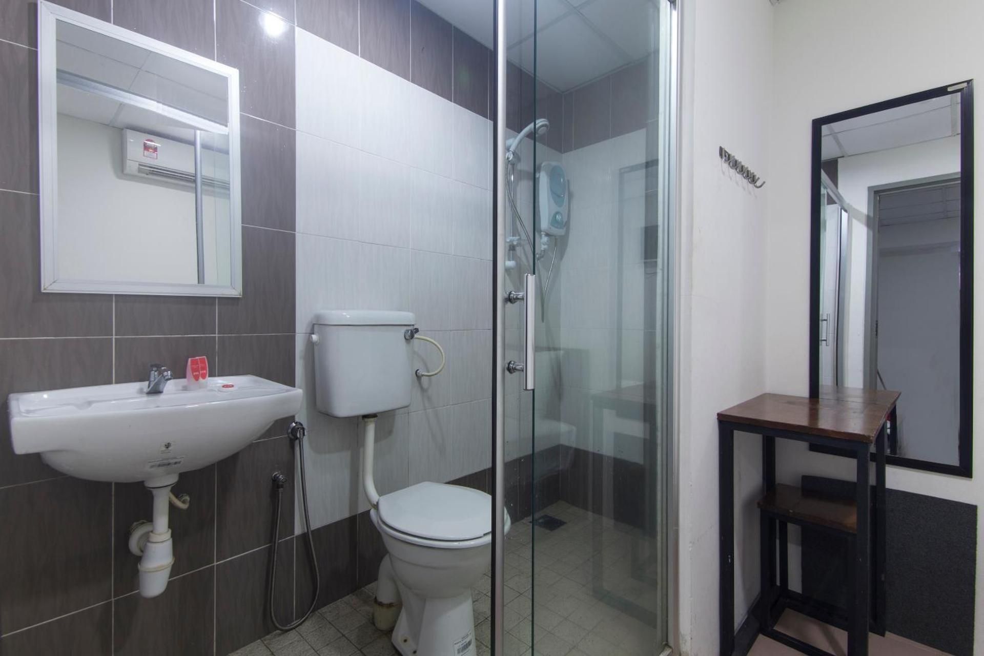 Lux Hotel Standard Single Room 3