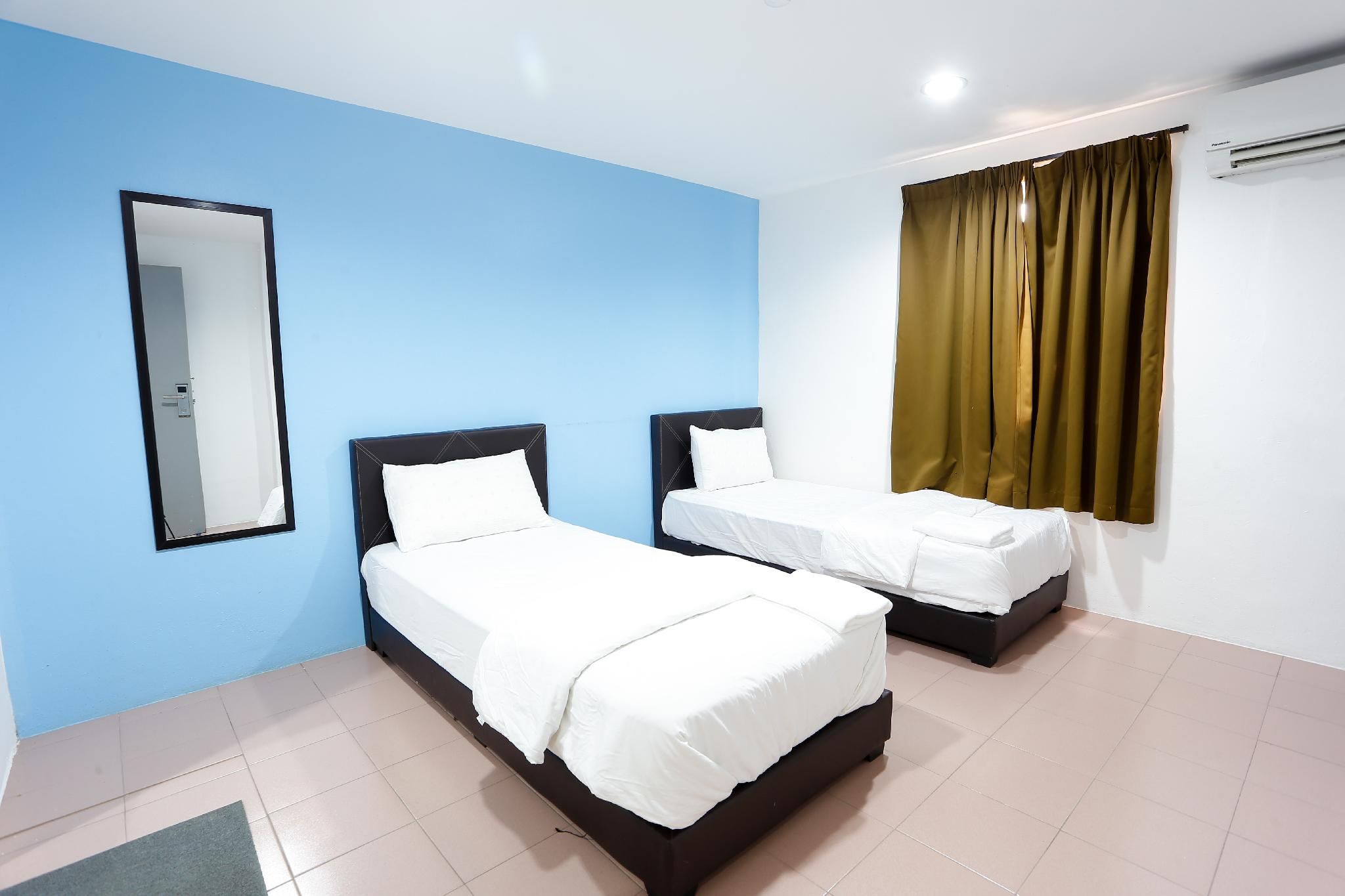 Lux Hotel Deluxe Twin Room 2