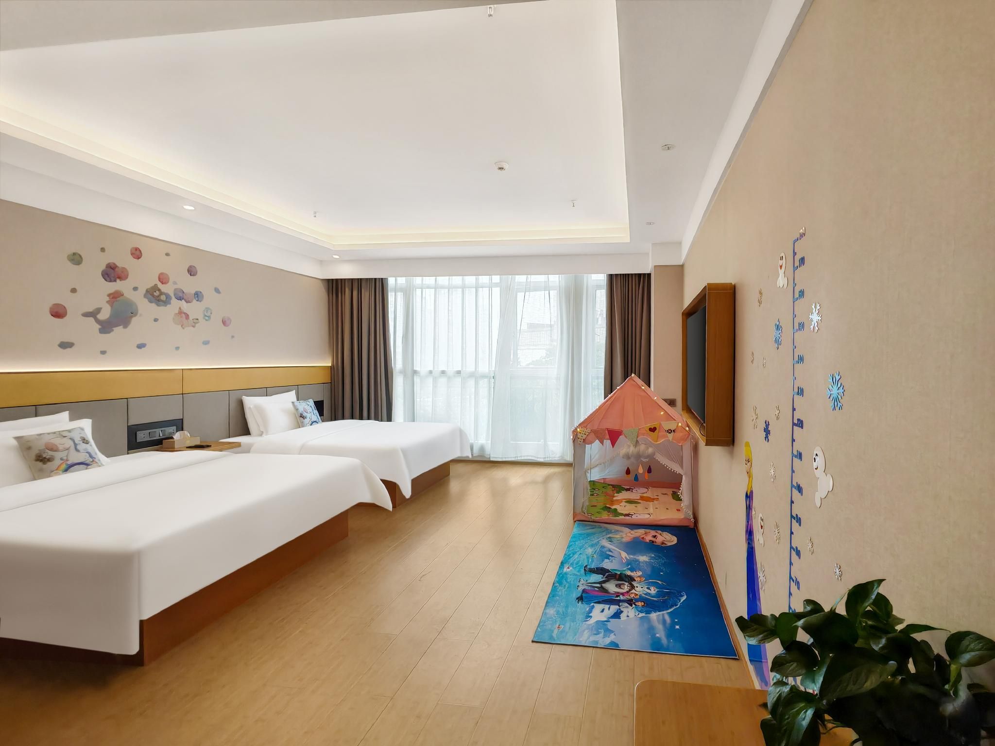 Family Themed Room with Big and Small Bed