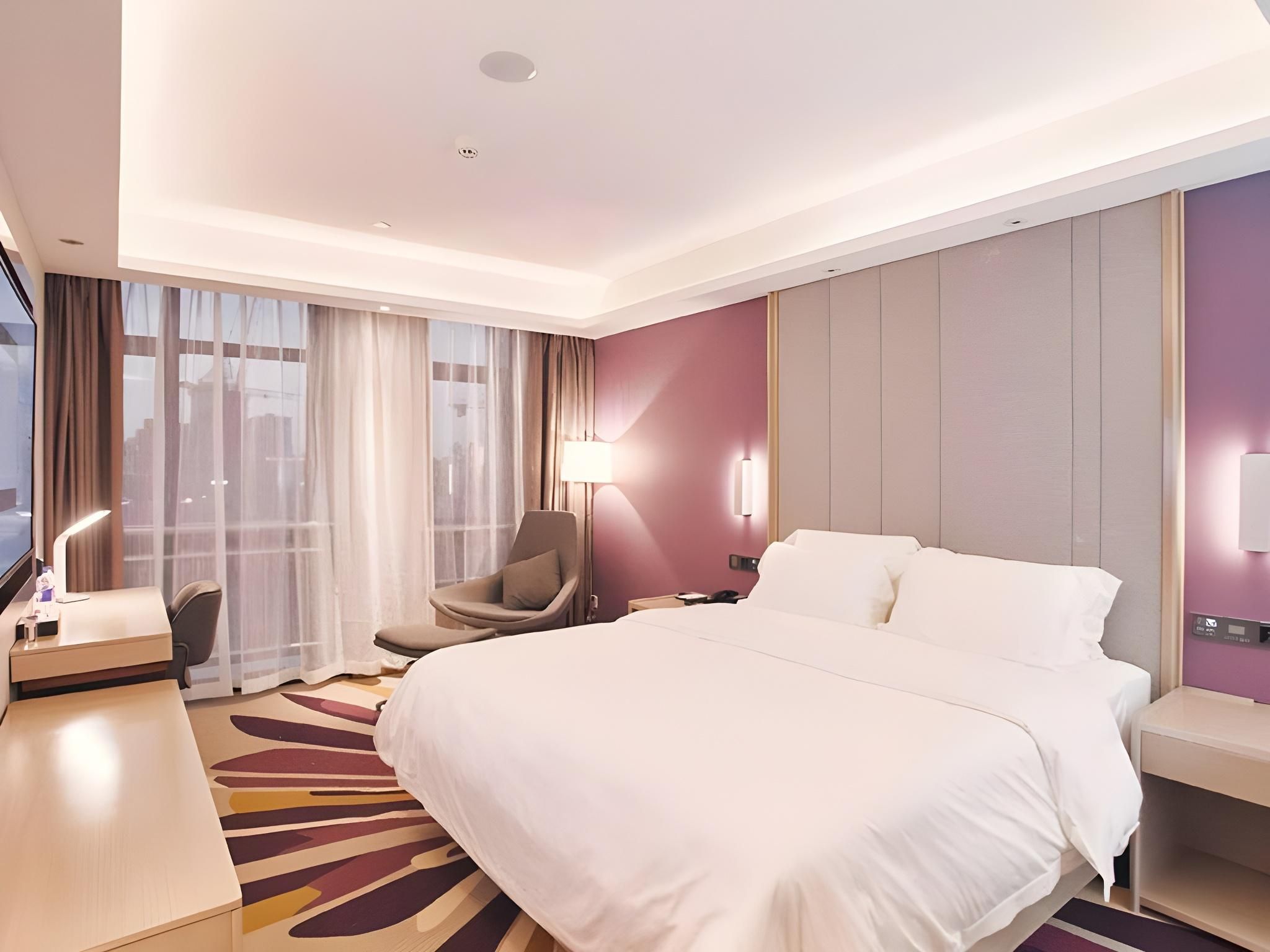 Queen Room with View