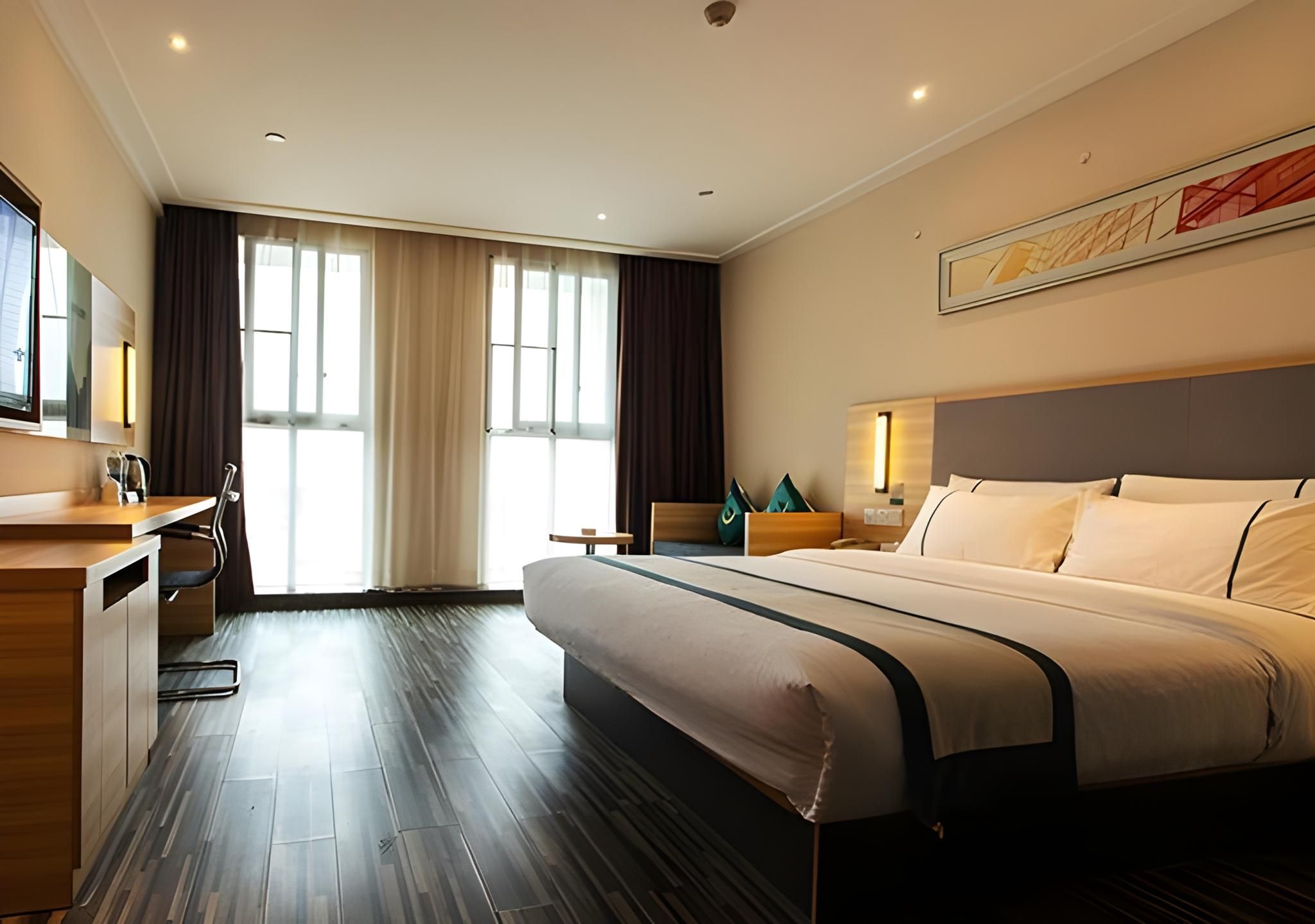 Business Queen Room