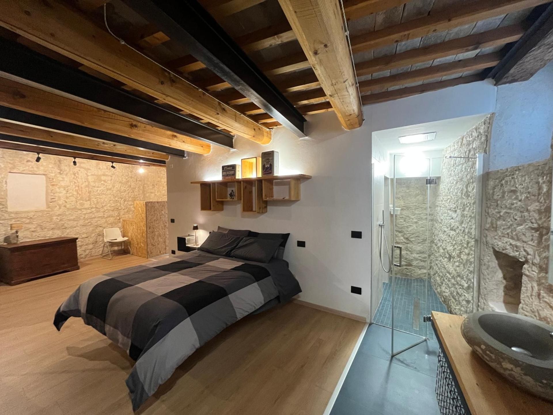 Deluxe Double Room with Shower