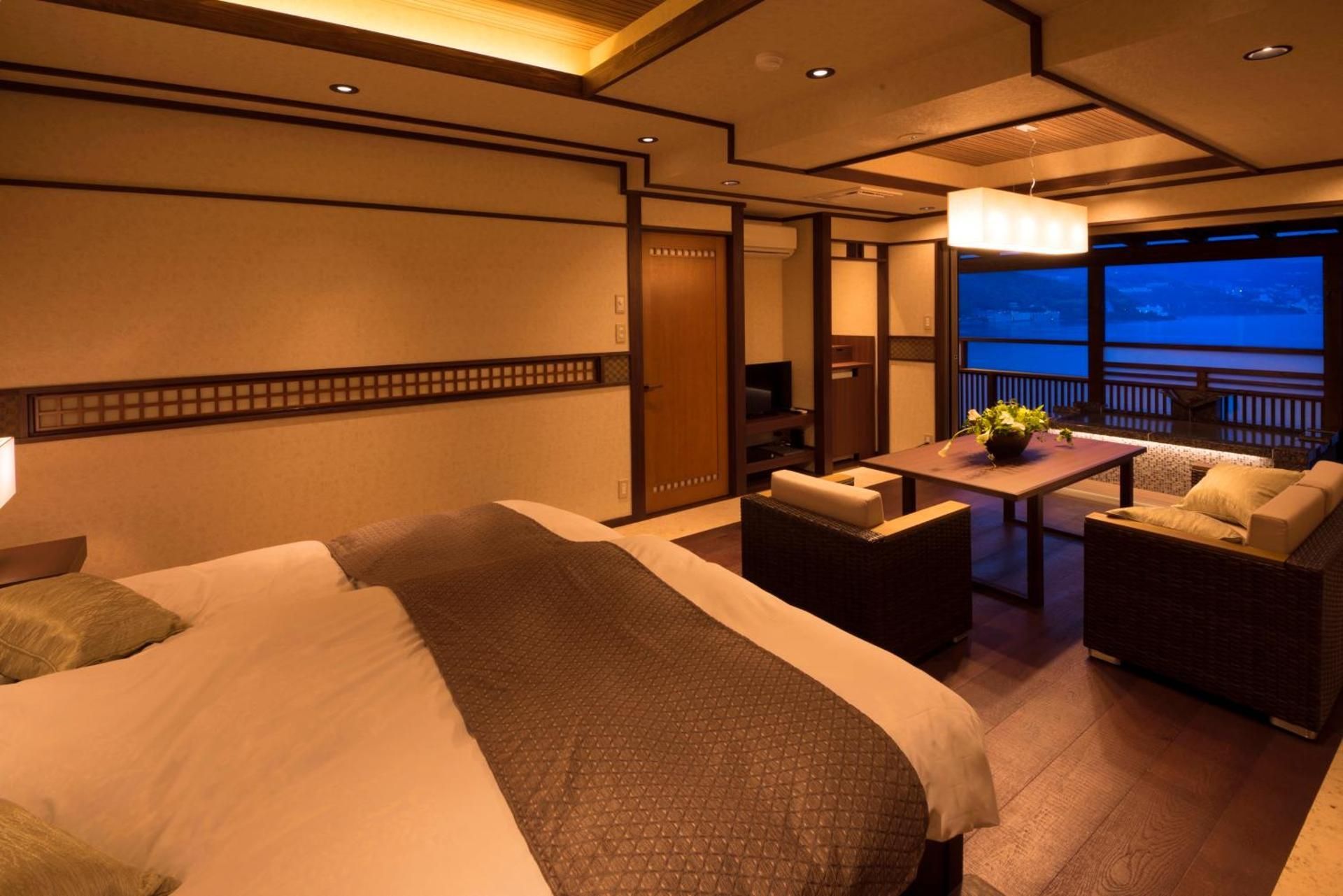 Hollywood Twin Room with Open-Air Bath - Non-Smoking