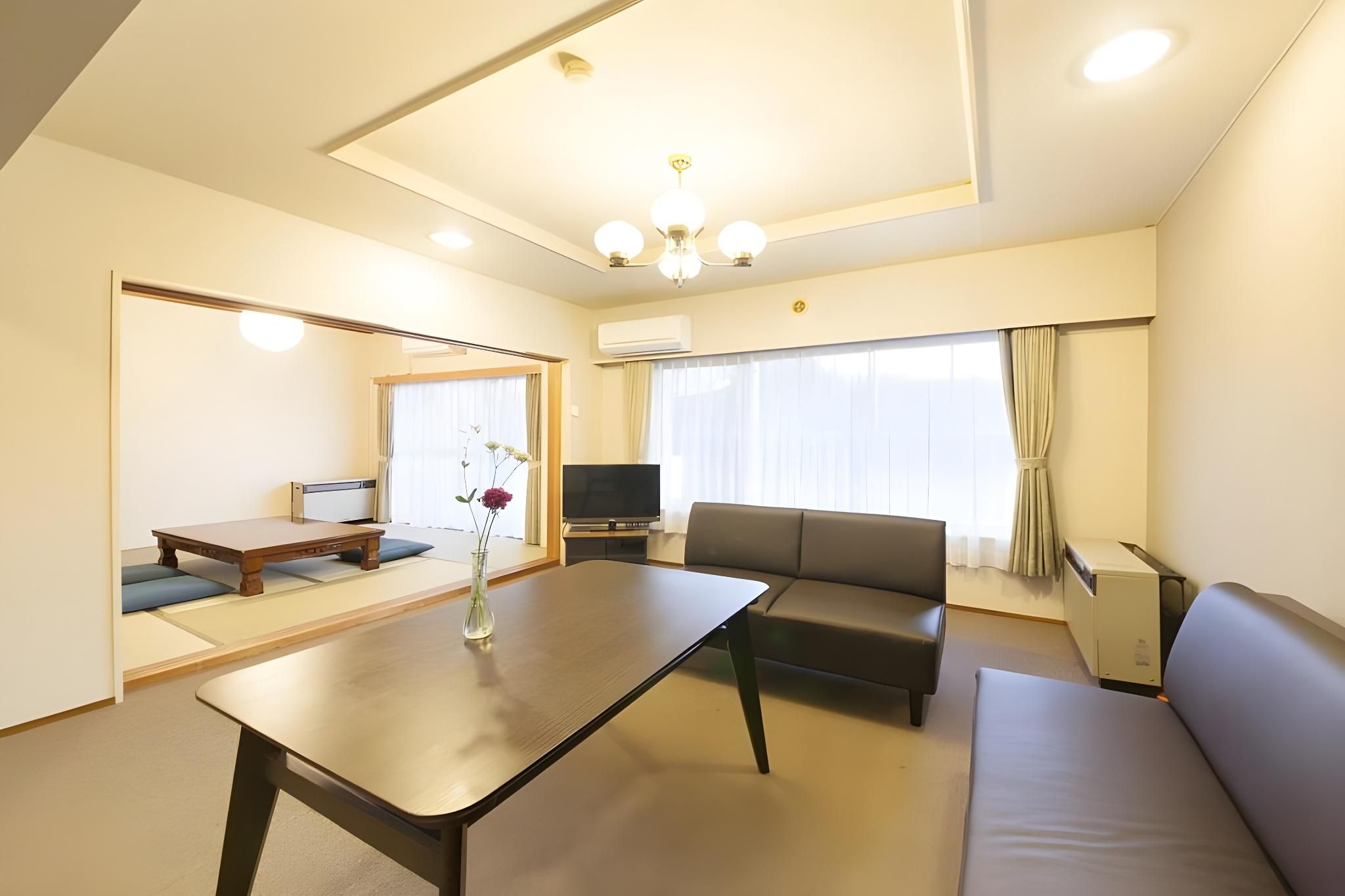 Japanese-Western Style Room - Dog Friendly
