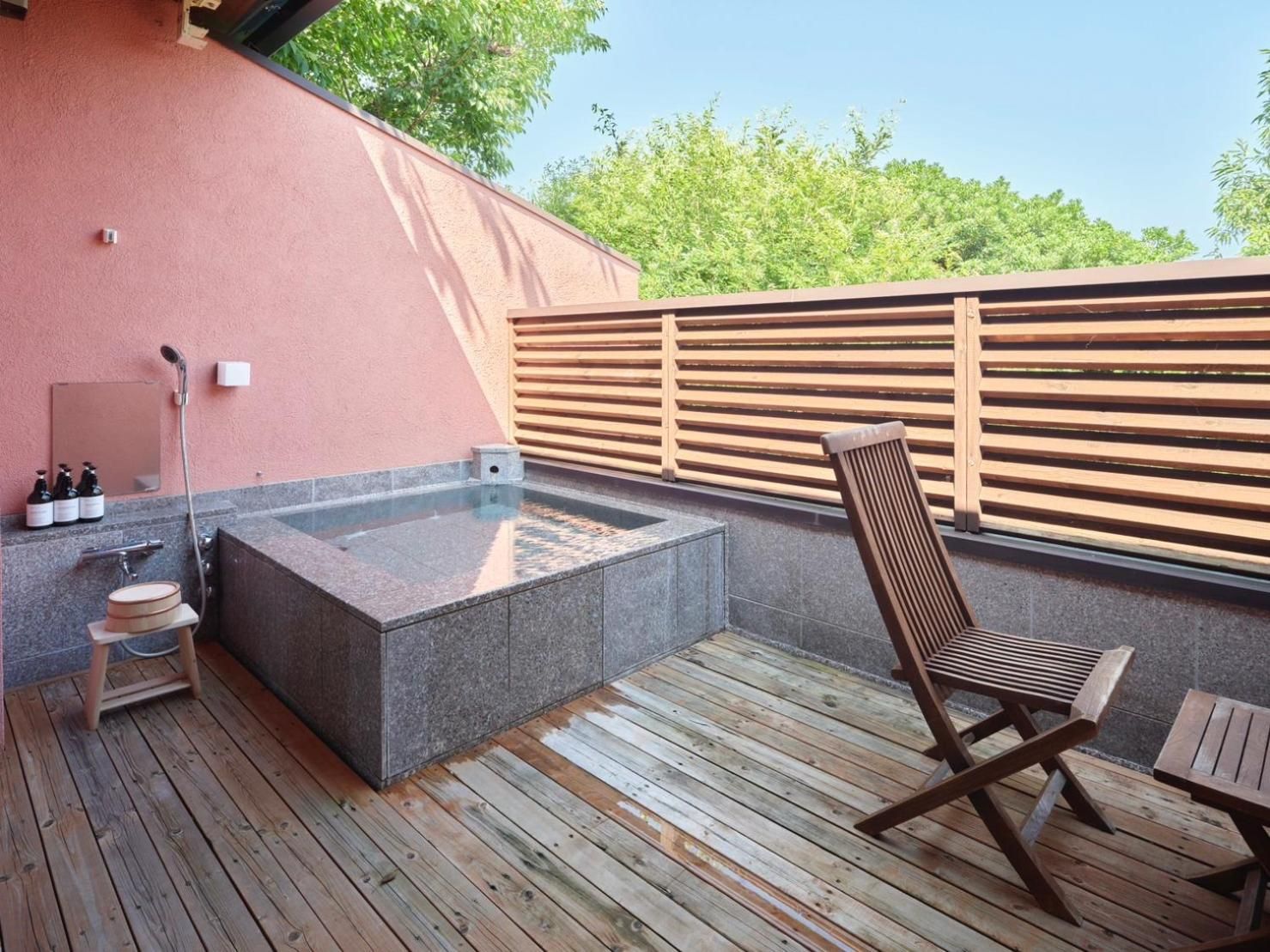 Twin Room with Private External Bathroom