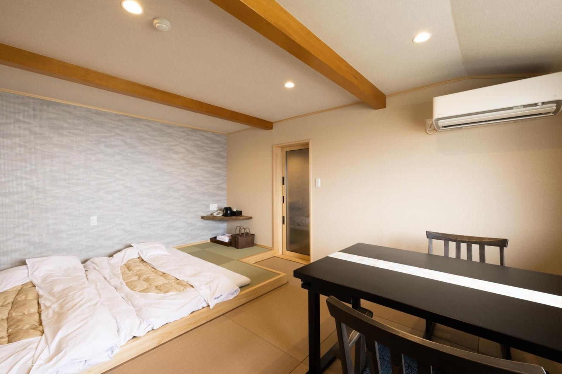 Miharu Japanese-Style Triple Room with Sea View with Open-Air Bath