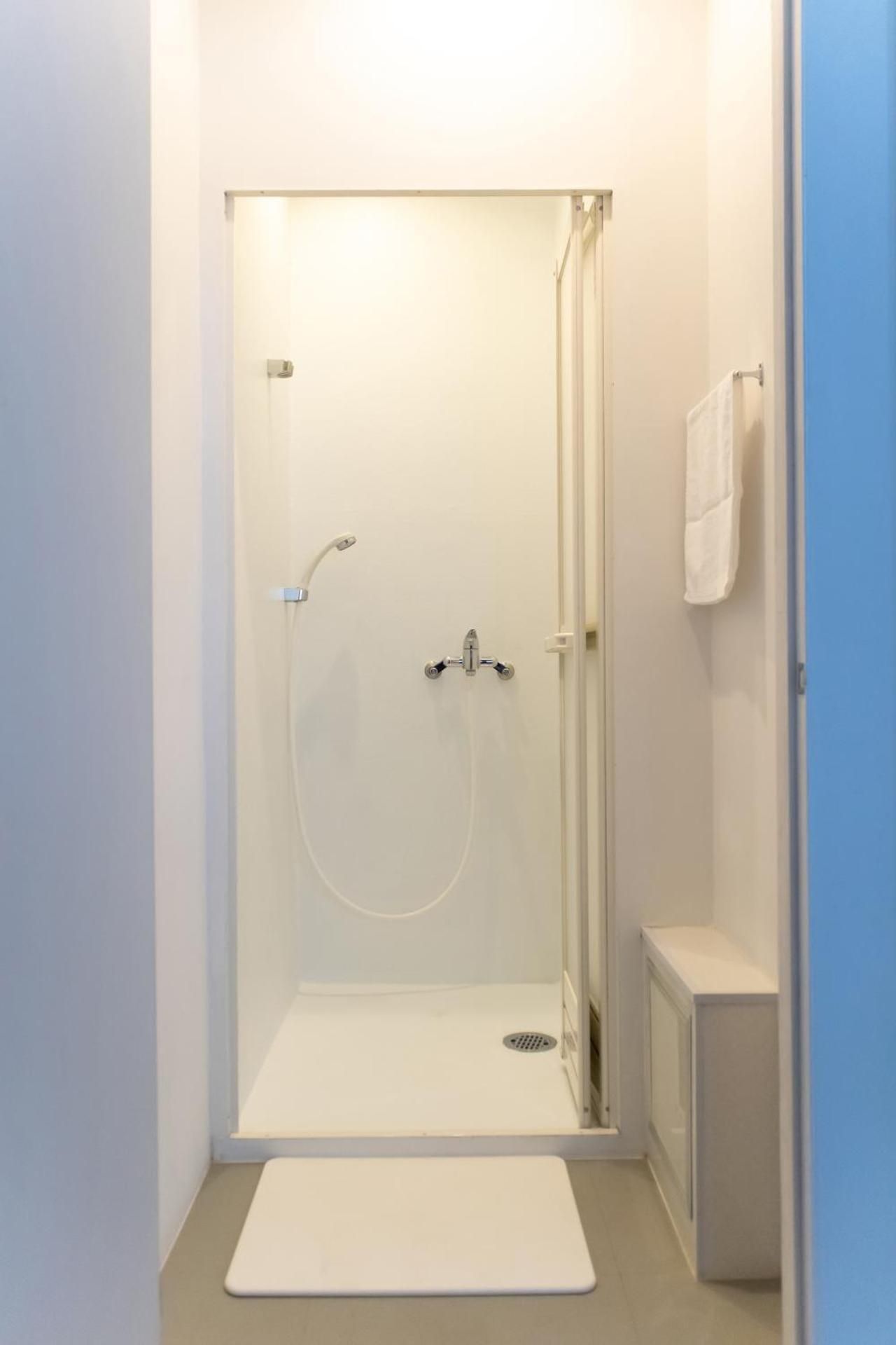 Twin Room with Shower