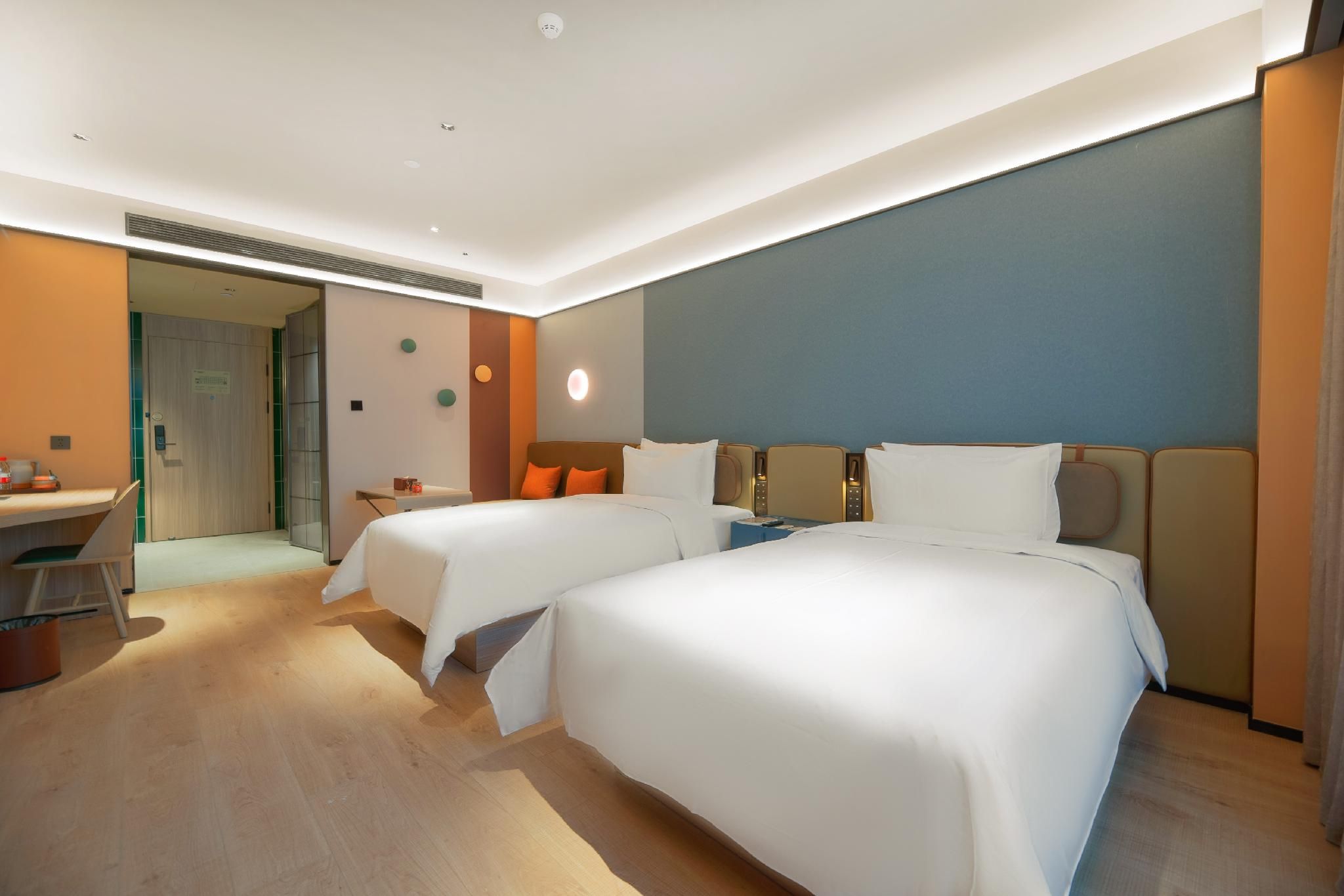 Huazhu - California Sunshine Twin Room