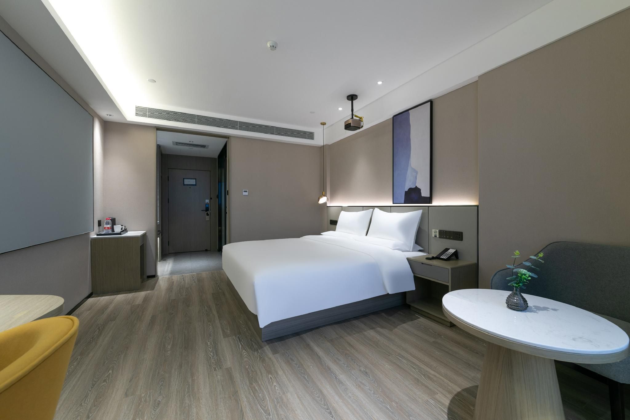 Business Queen Bed Room