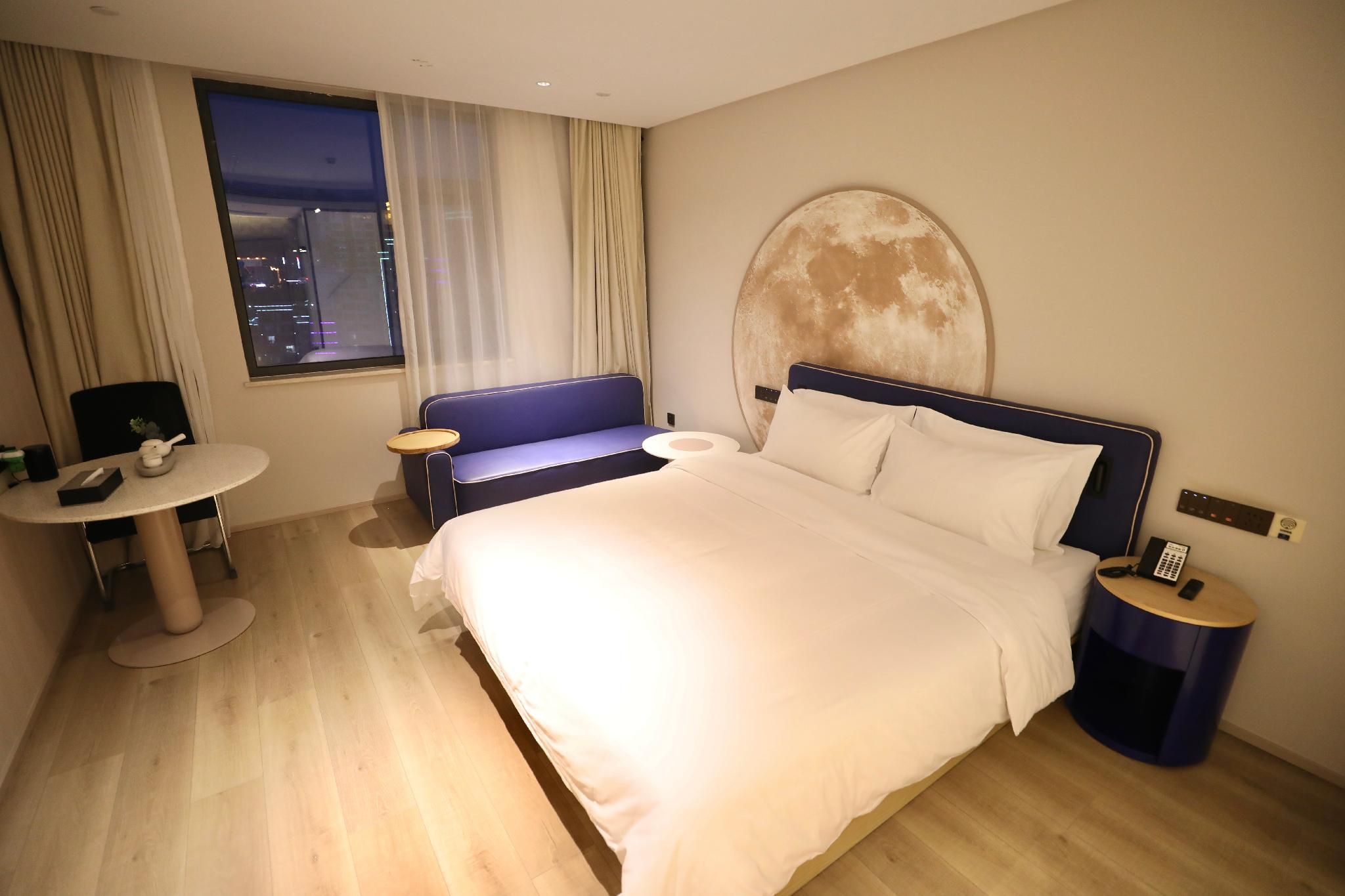 Business Queen Bed Room