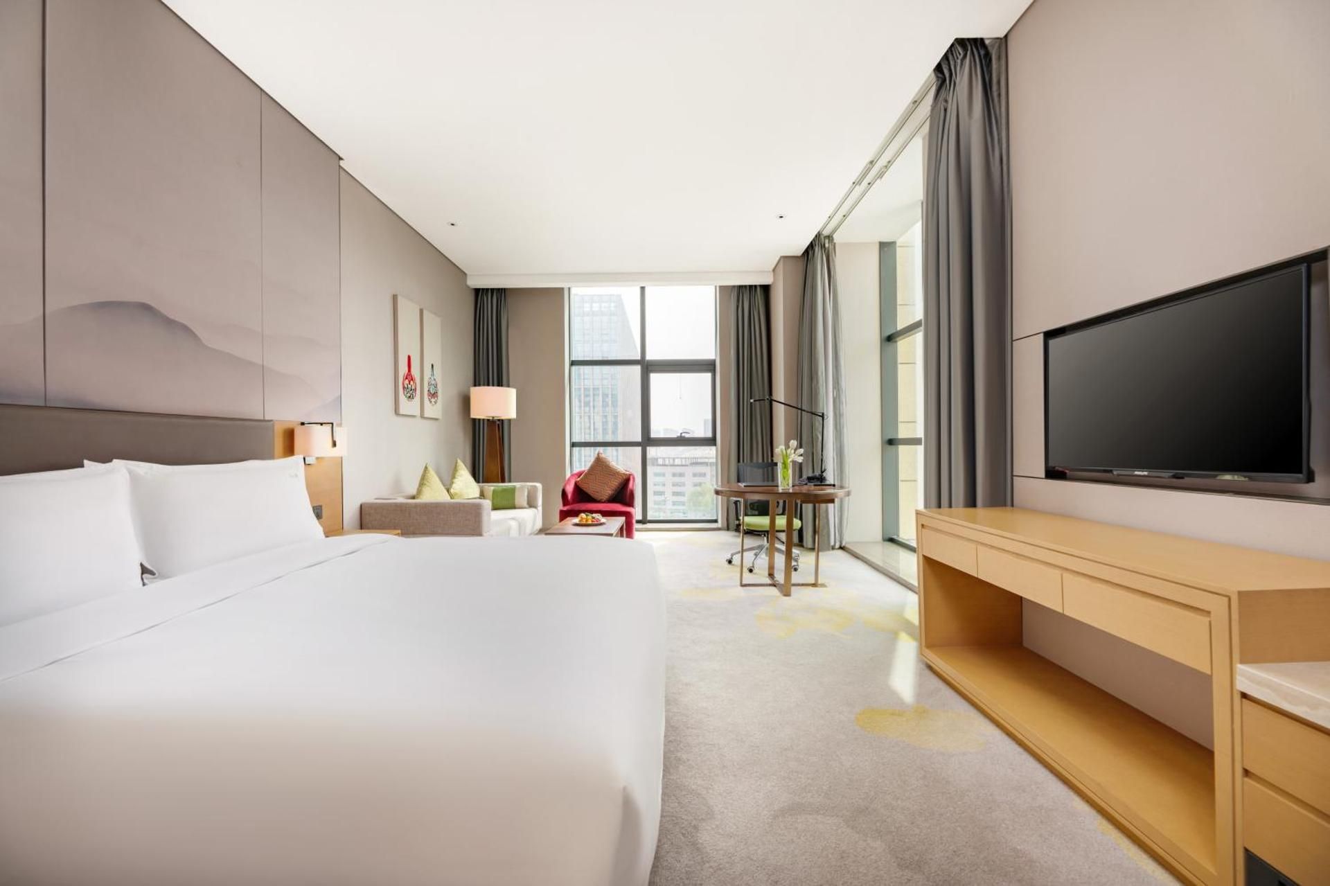 1 King Standard River View High Floor