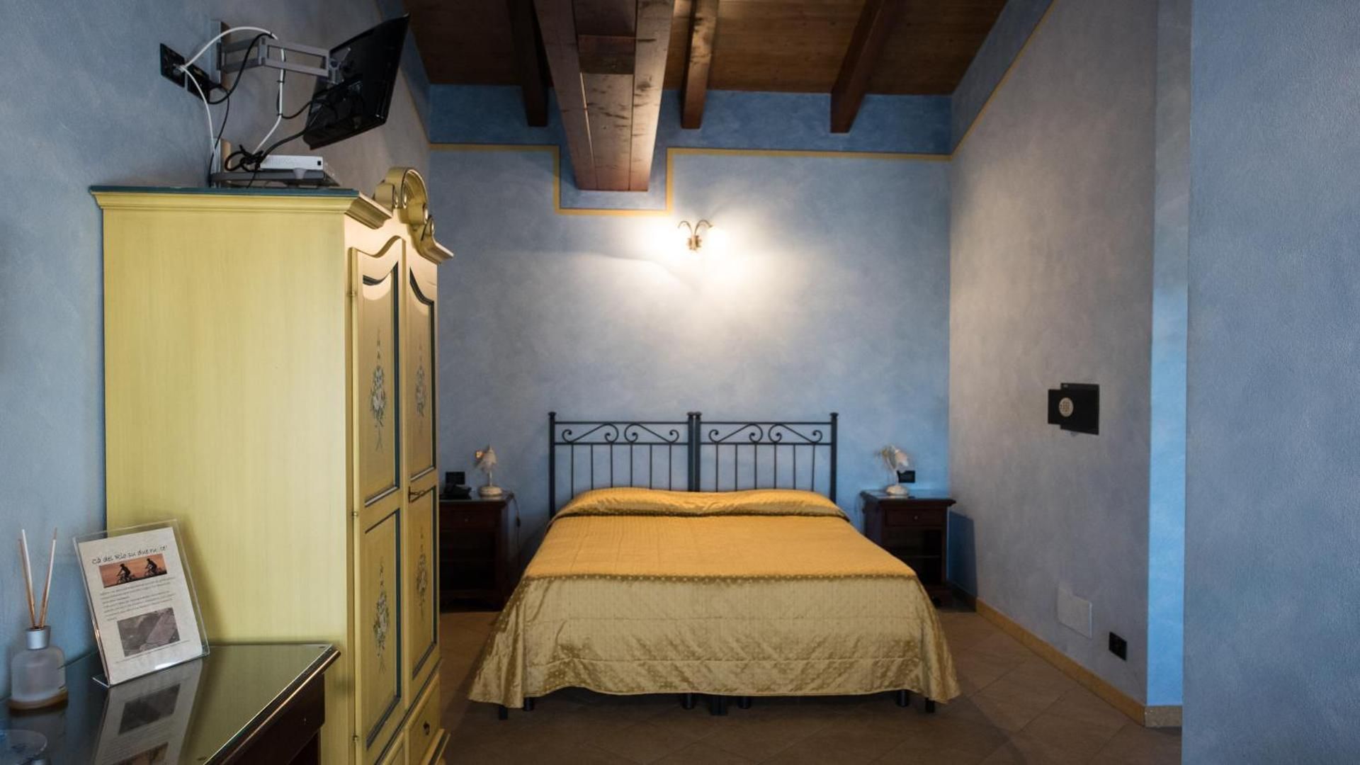 Deluxe Double Room (2 Adults + 1 Child)