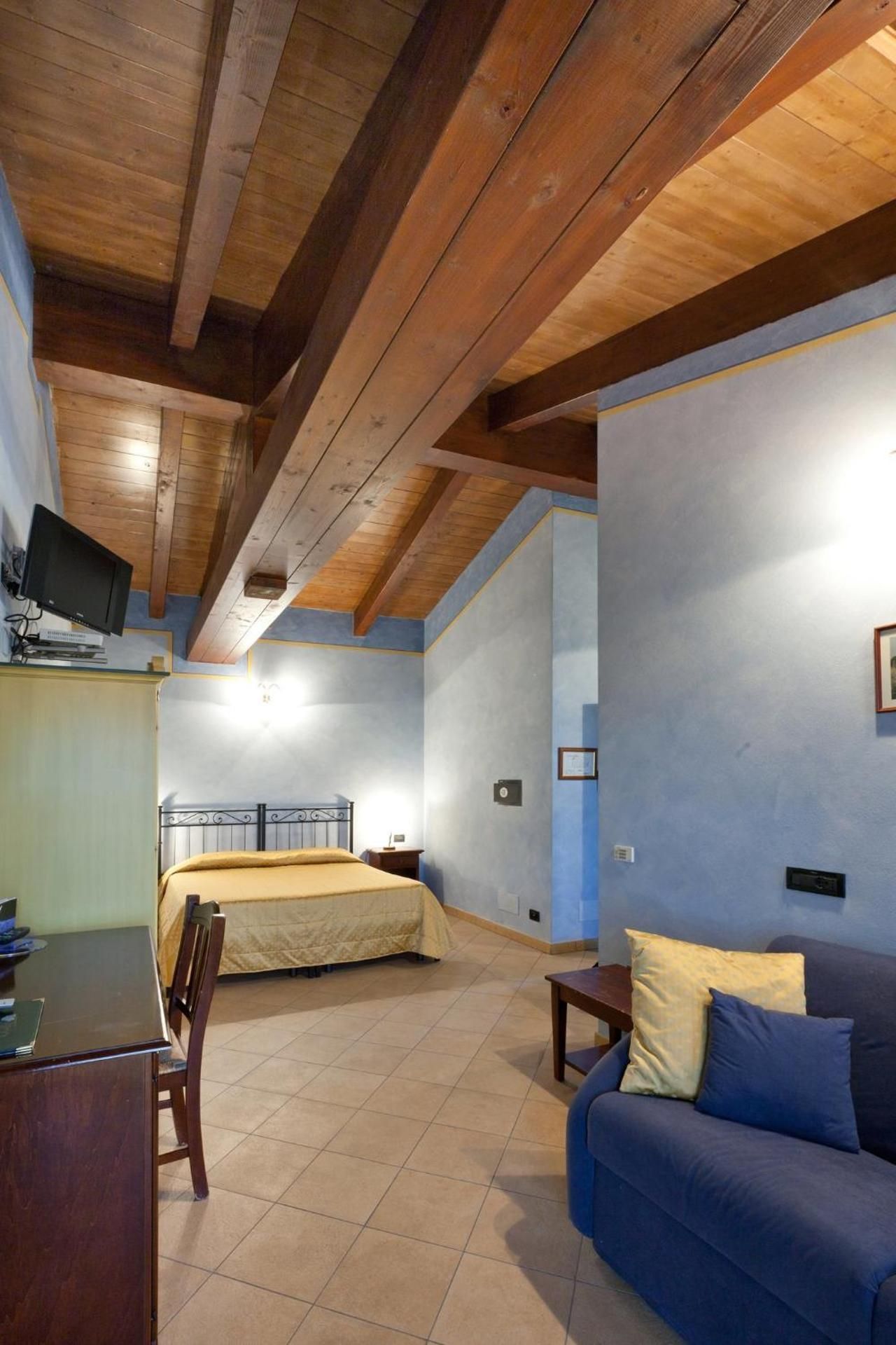 Deluxe Double Room (2 Adults + 1 Child)