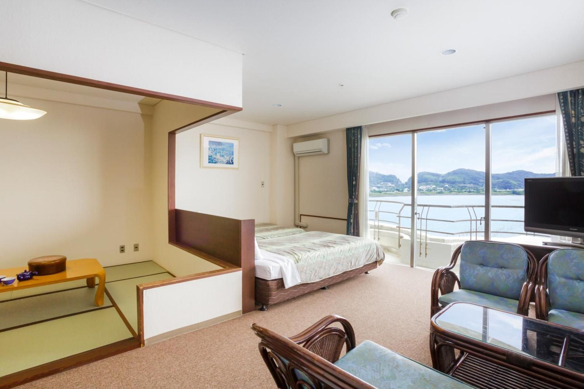 Quadruple Room with Lake View