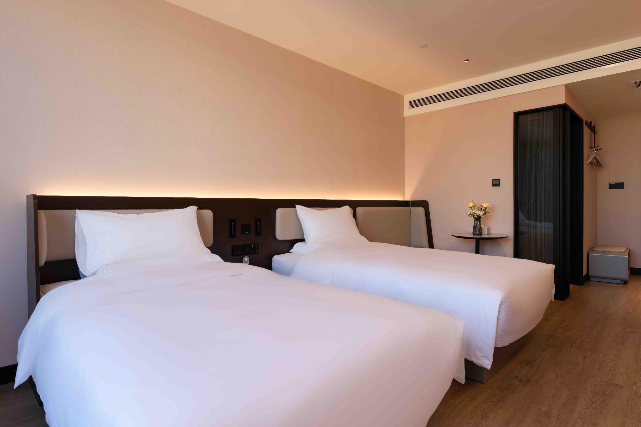Twin Business Room