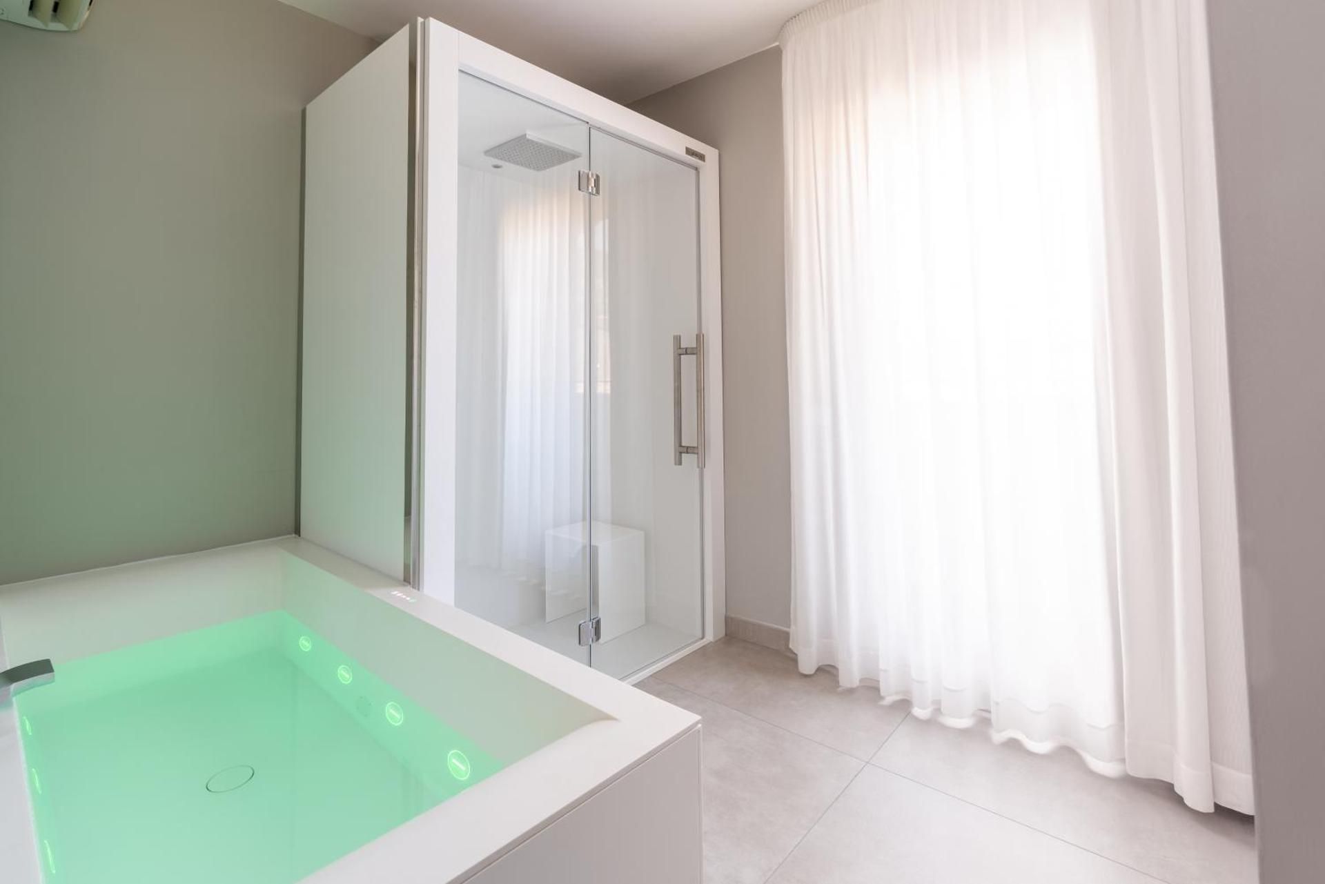 King Room with Spa Bath