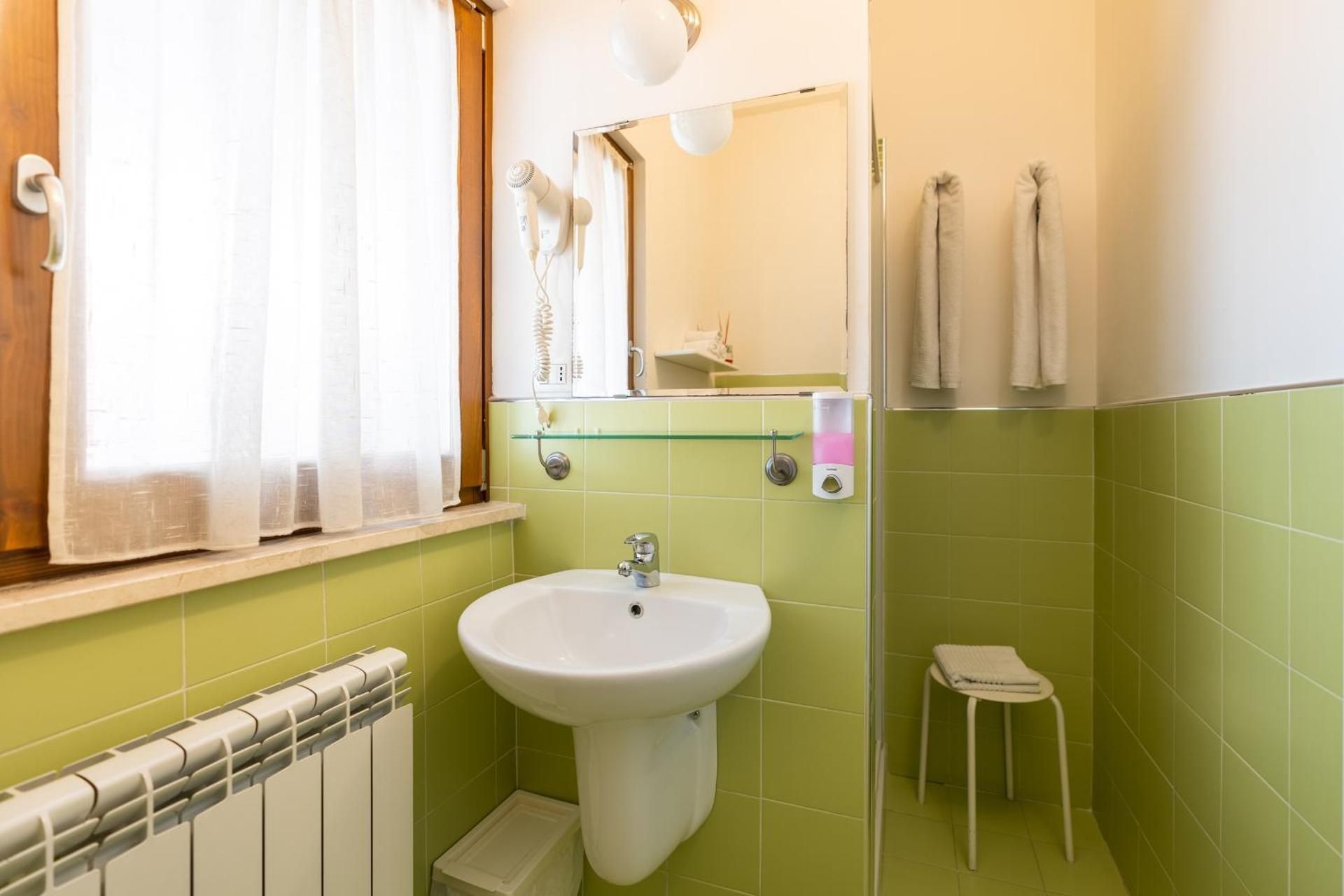 Queen Room with Spa Bath