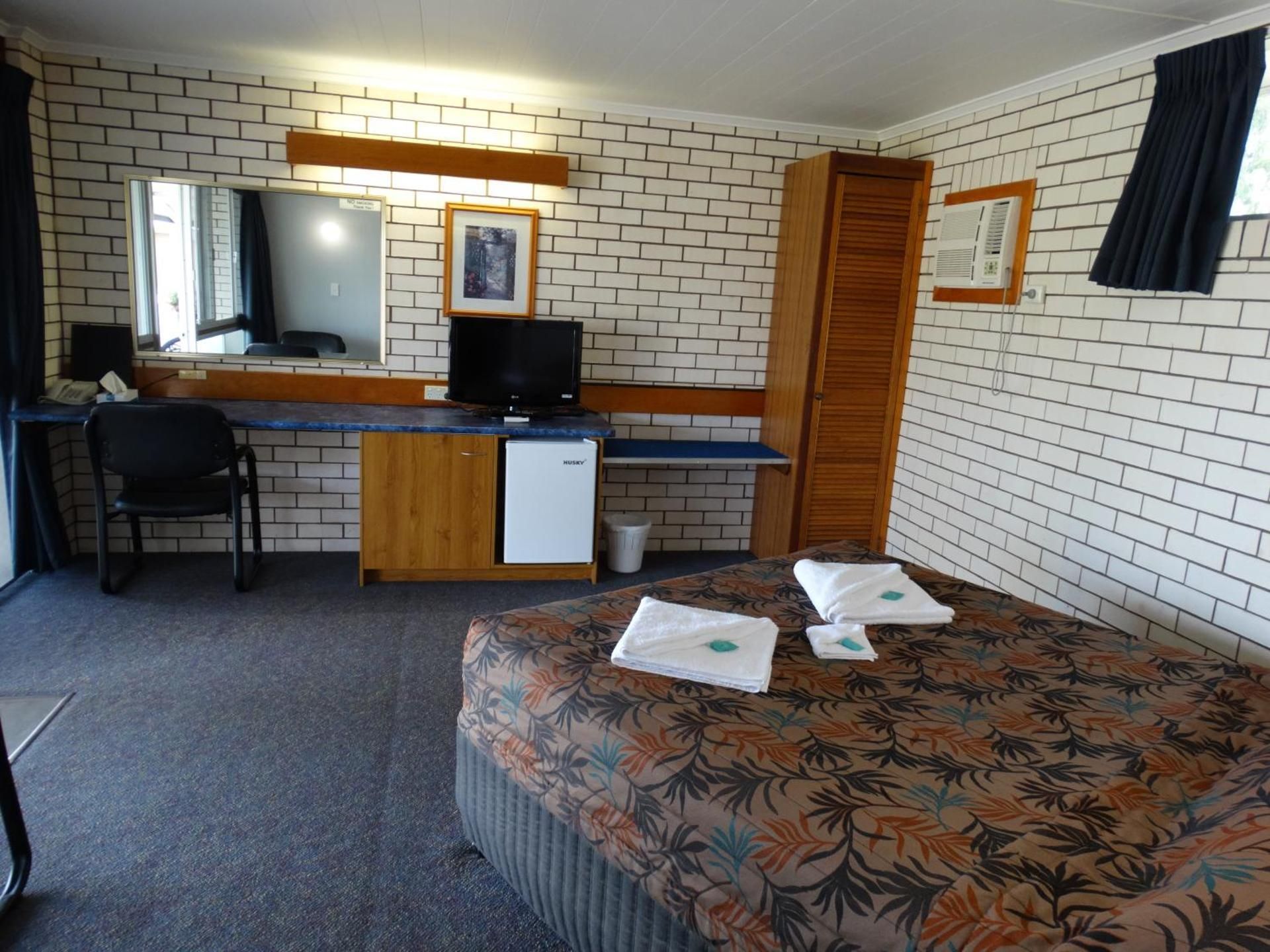 Standard Queen Room